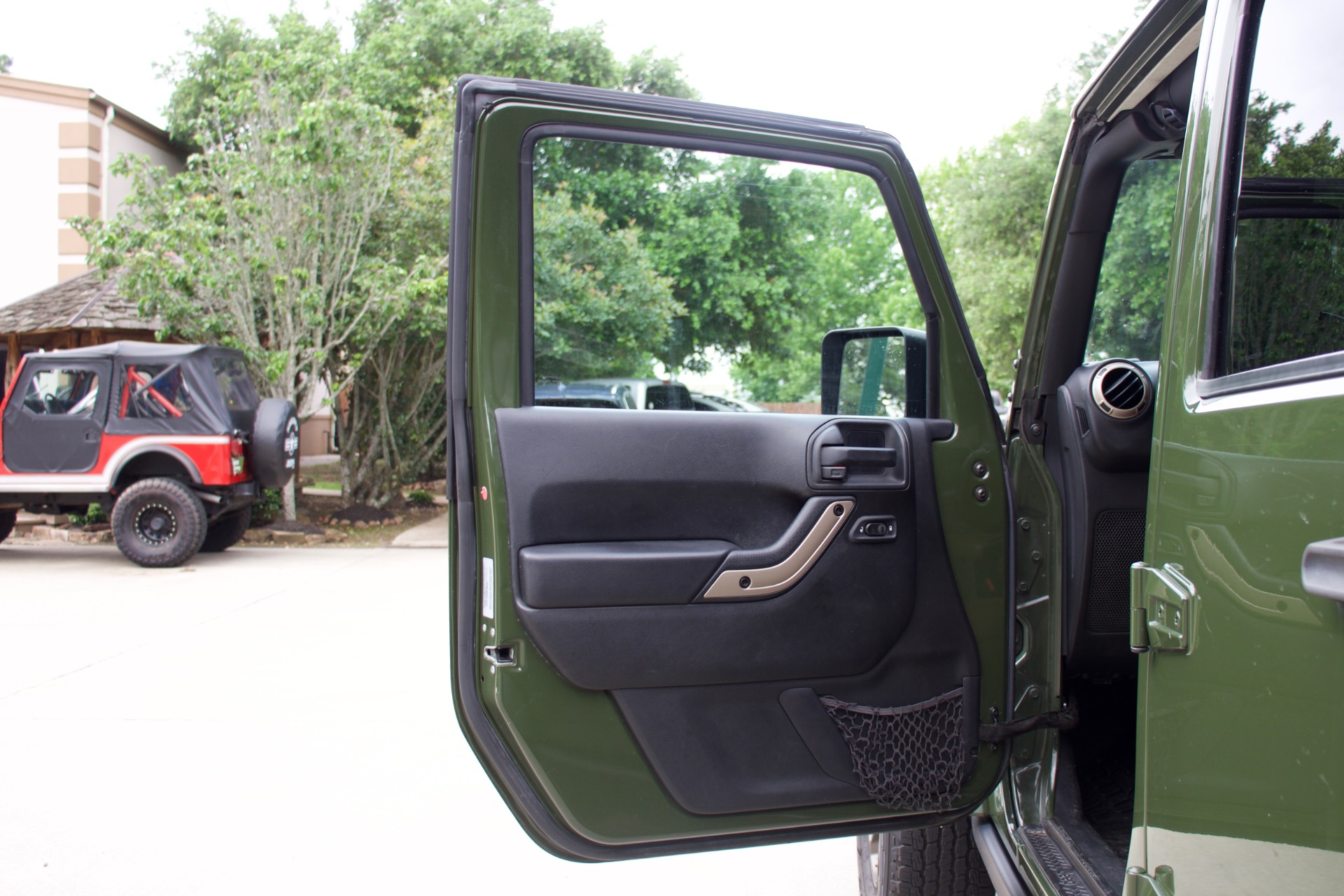 Used-2016-Jeep-Wrangler-Unlimited-Sahara-75th-Anniversary