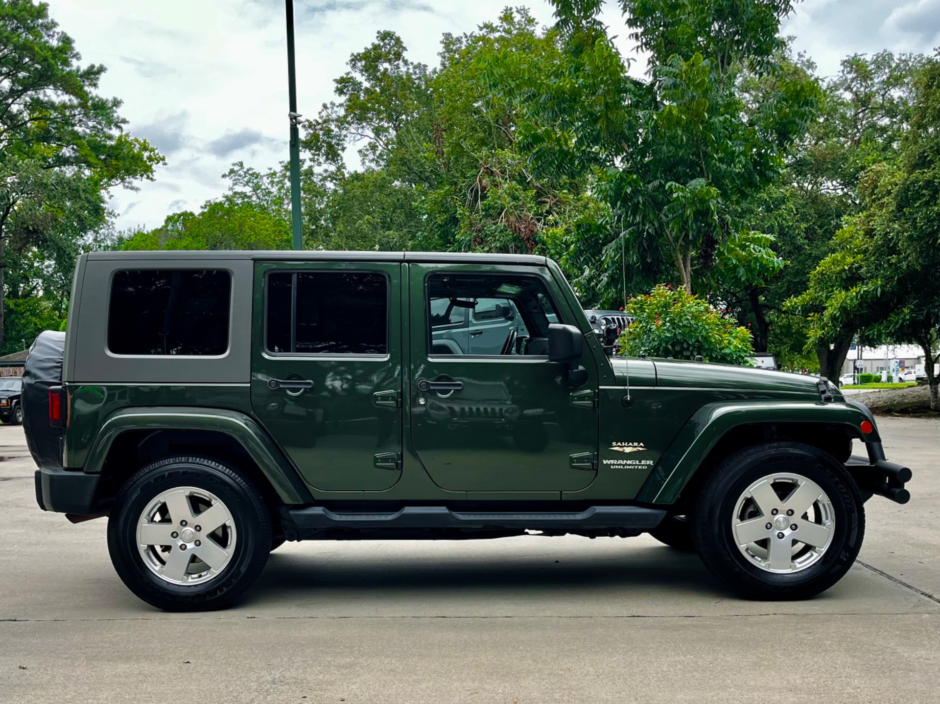 Used-2008-Jeep-Wrangler-Unlimited-Sahara
