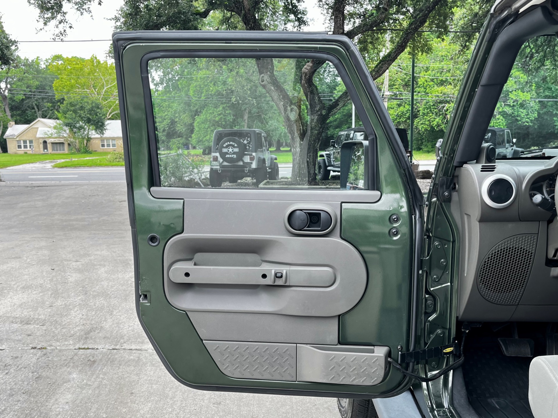 Used-2008-Jeep-Wrangler-Unlimited-Sahara