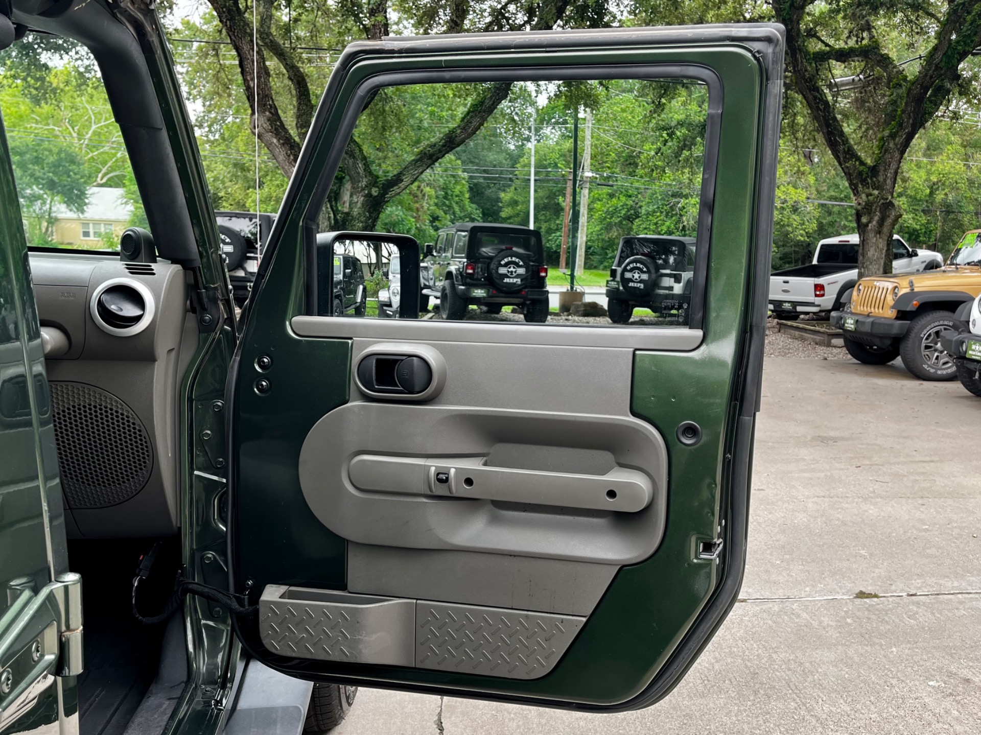 Used-2008-Jeep-Wrangler-Unlimited-Sahara