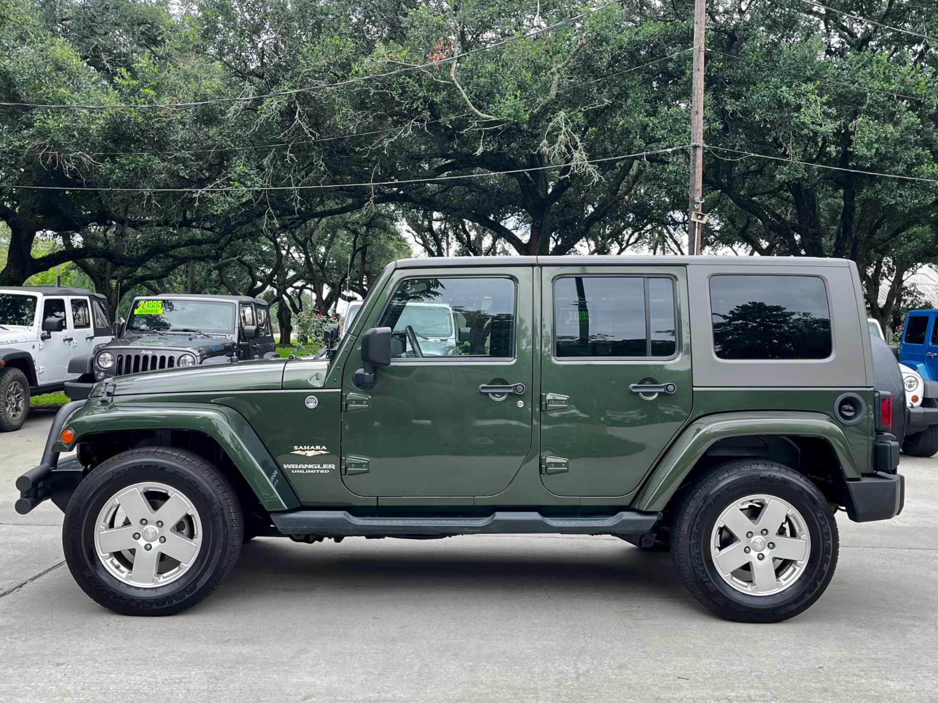 Used-2008-Jeep-Wrangler-Unlimited-Sahara