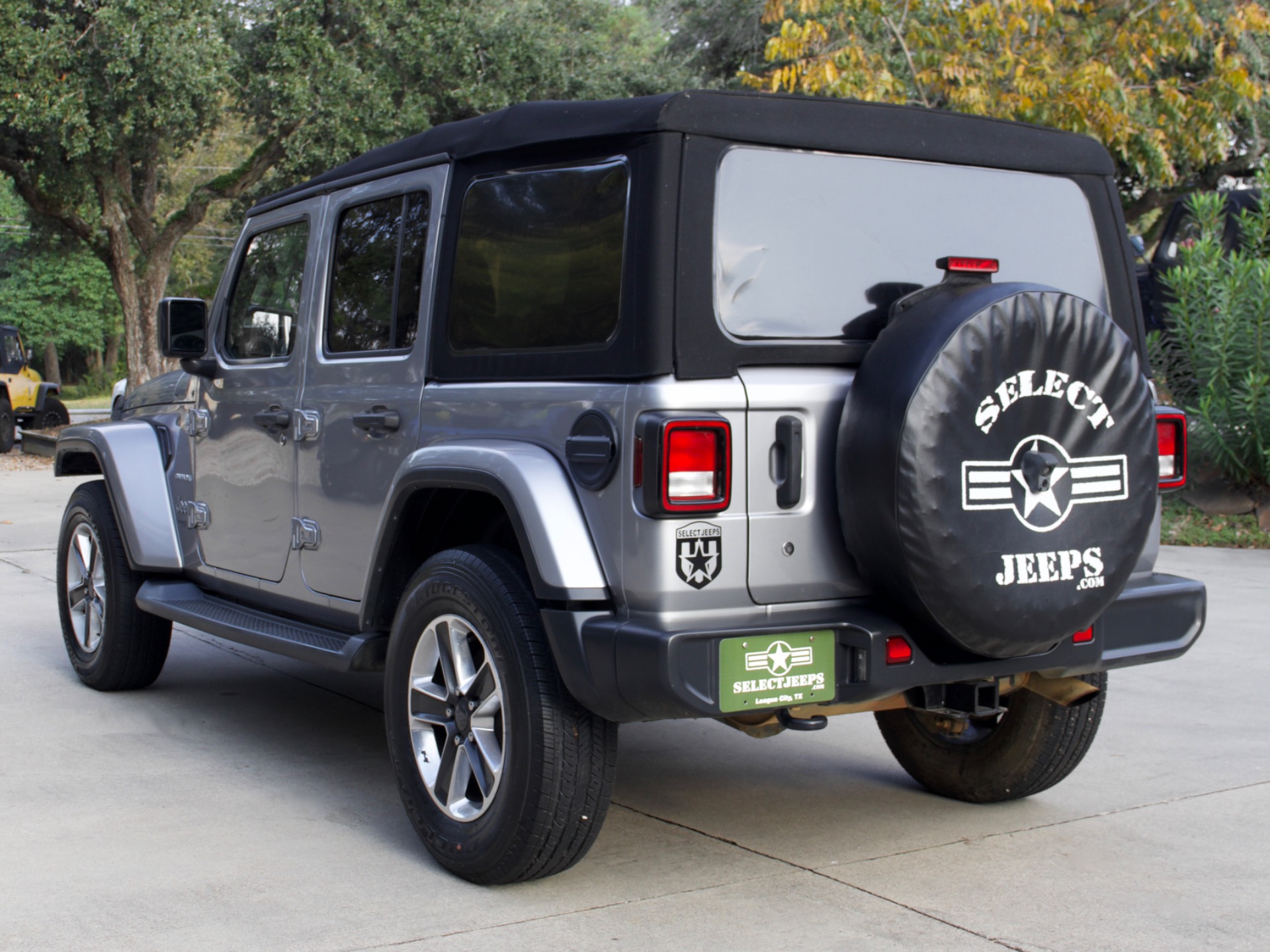 Used-2018-Jeep-Wrangler-Unlimited-Sahara