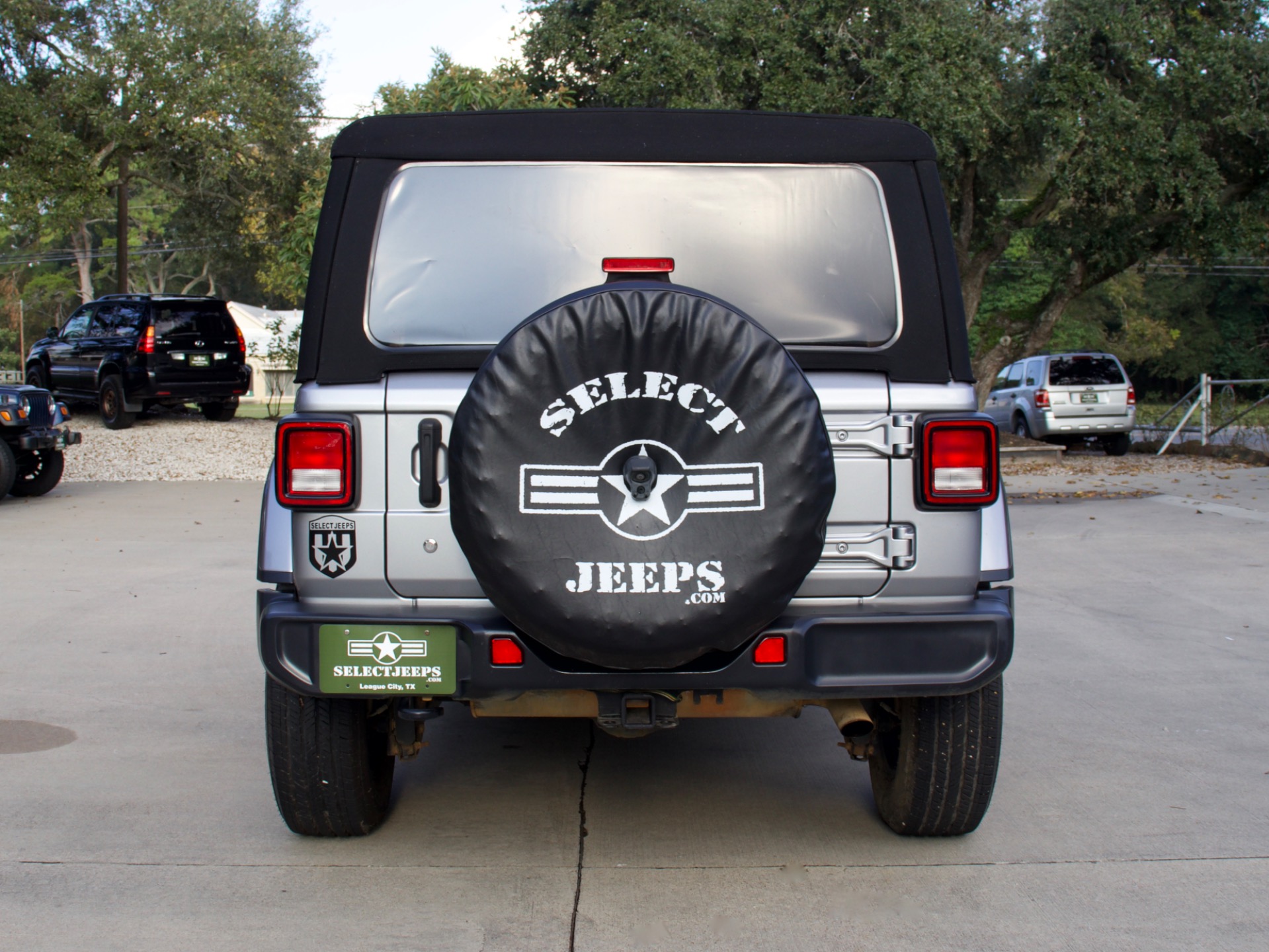 Used-2018-Jeep-Wrangler-Unlimited-Sahara