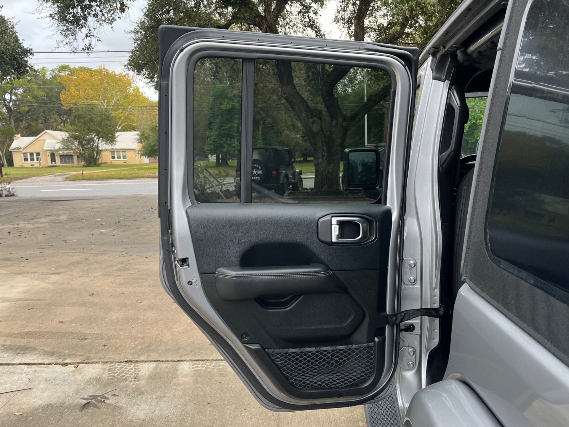 Used-2018-Jeep-Wrangler-Unlimited-Sahara