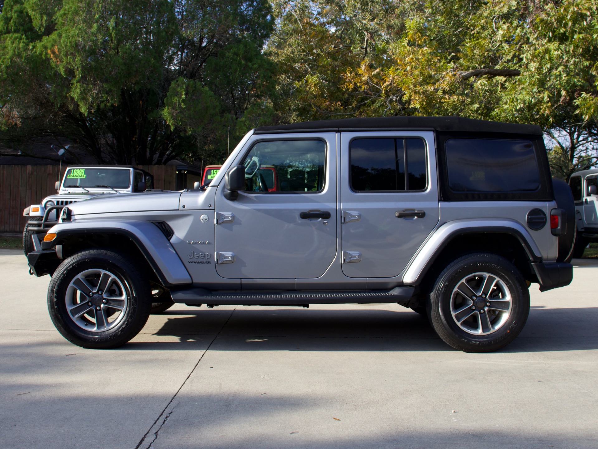 Used-2018-Jeep-Wrangler-Unlimited-Sahara