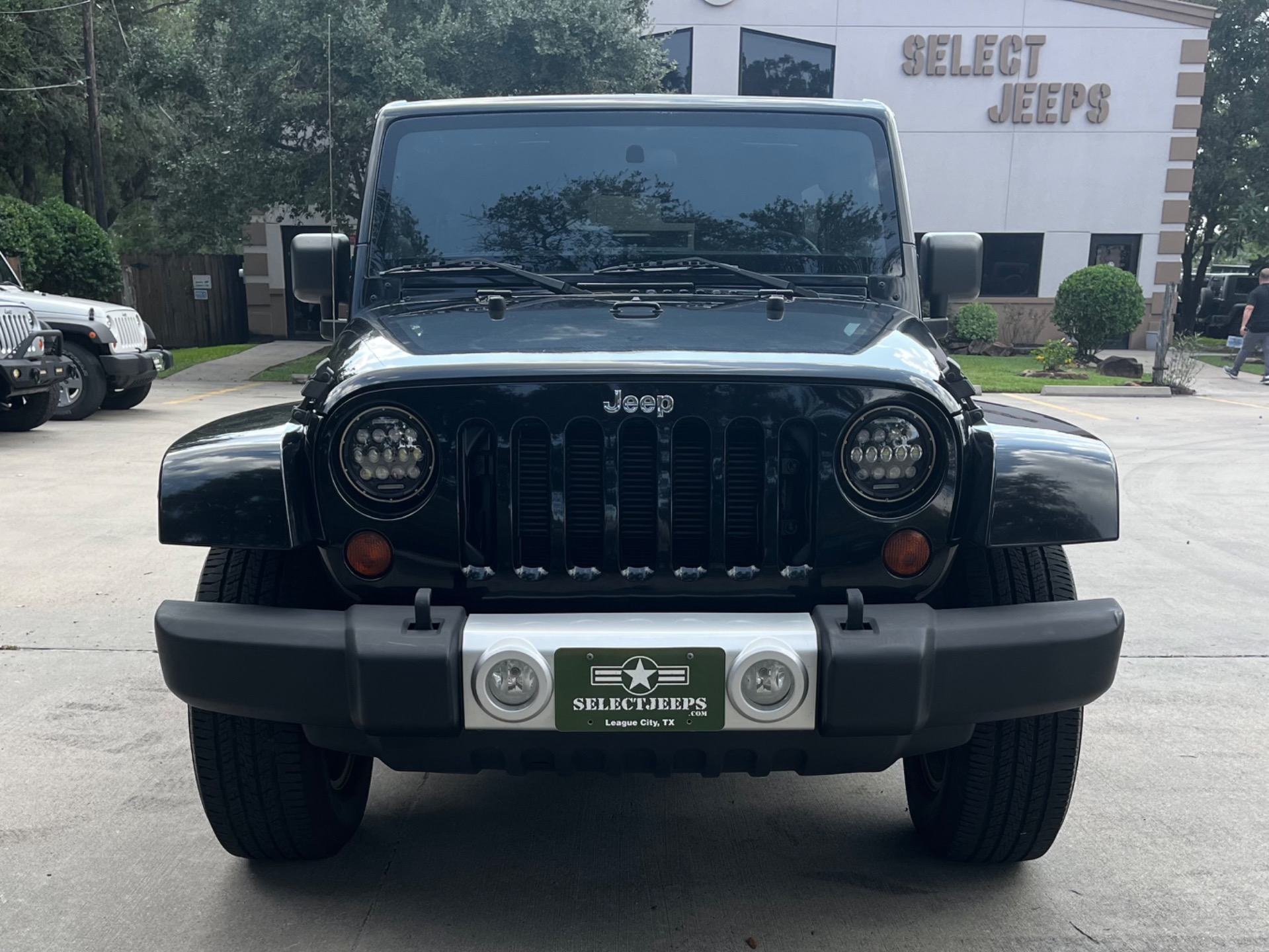 Used-2012-Jeep-Wrangler-Unlimited-Sahara