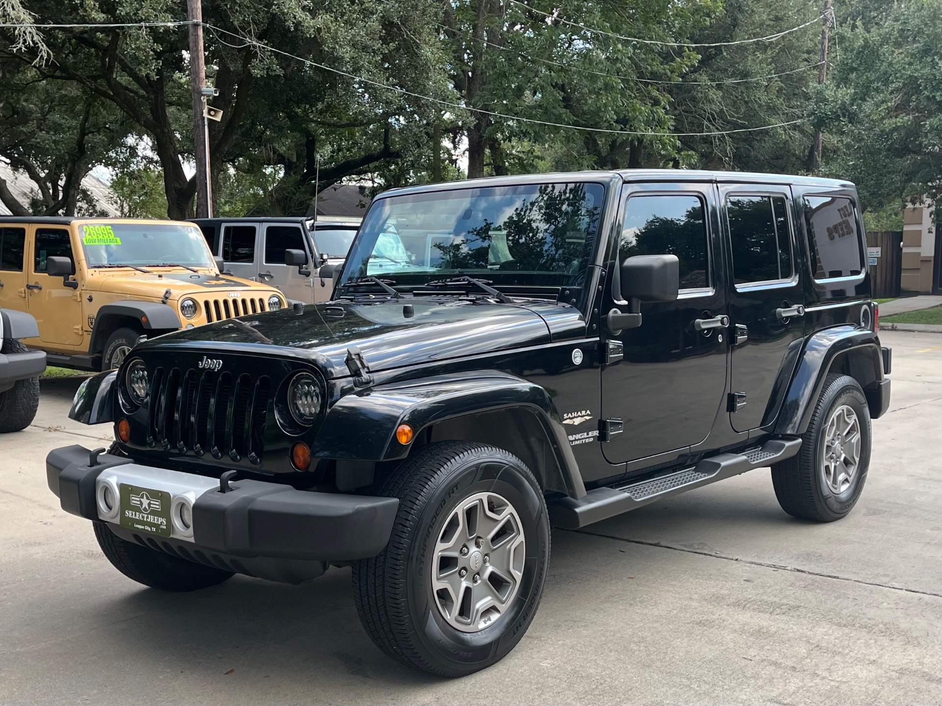 Used-2012-Jeep-Wrangler-Unlimited-Sahara