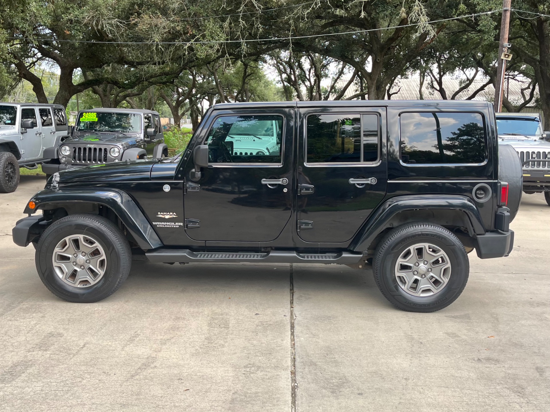 Used-2012-Jeep-Wrangler-Unlimited-Sahara