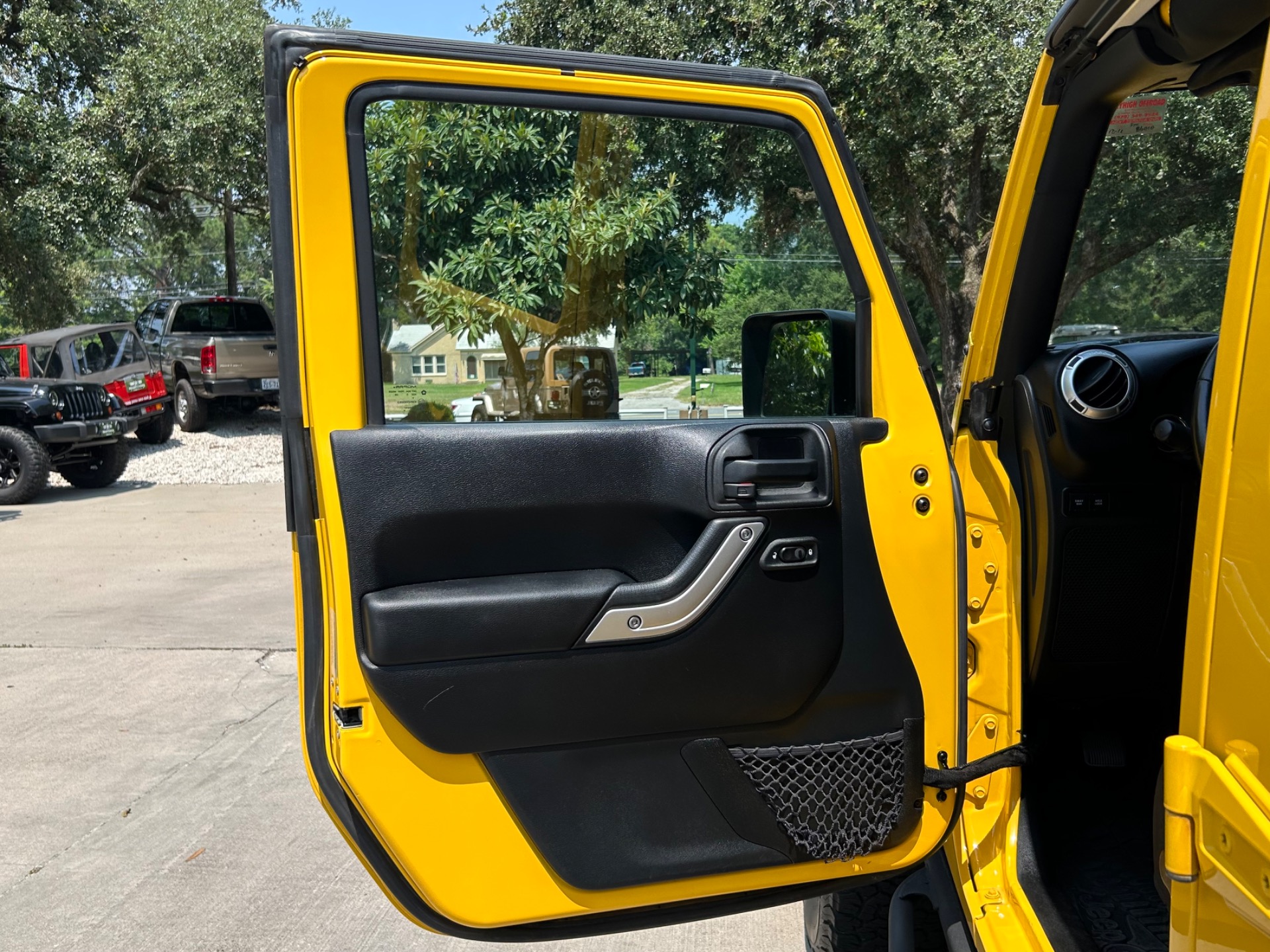 Used-2015-Jeep-Wrangler-Unlimited-Rubicon
