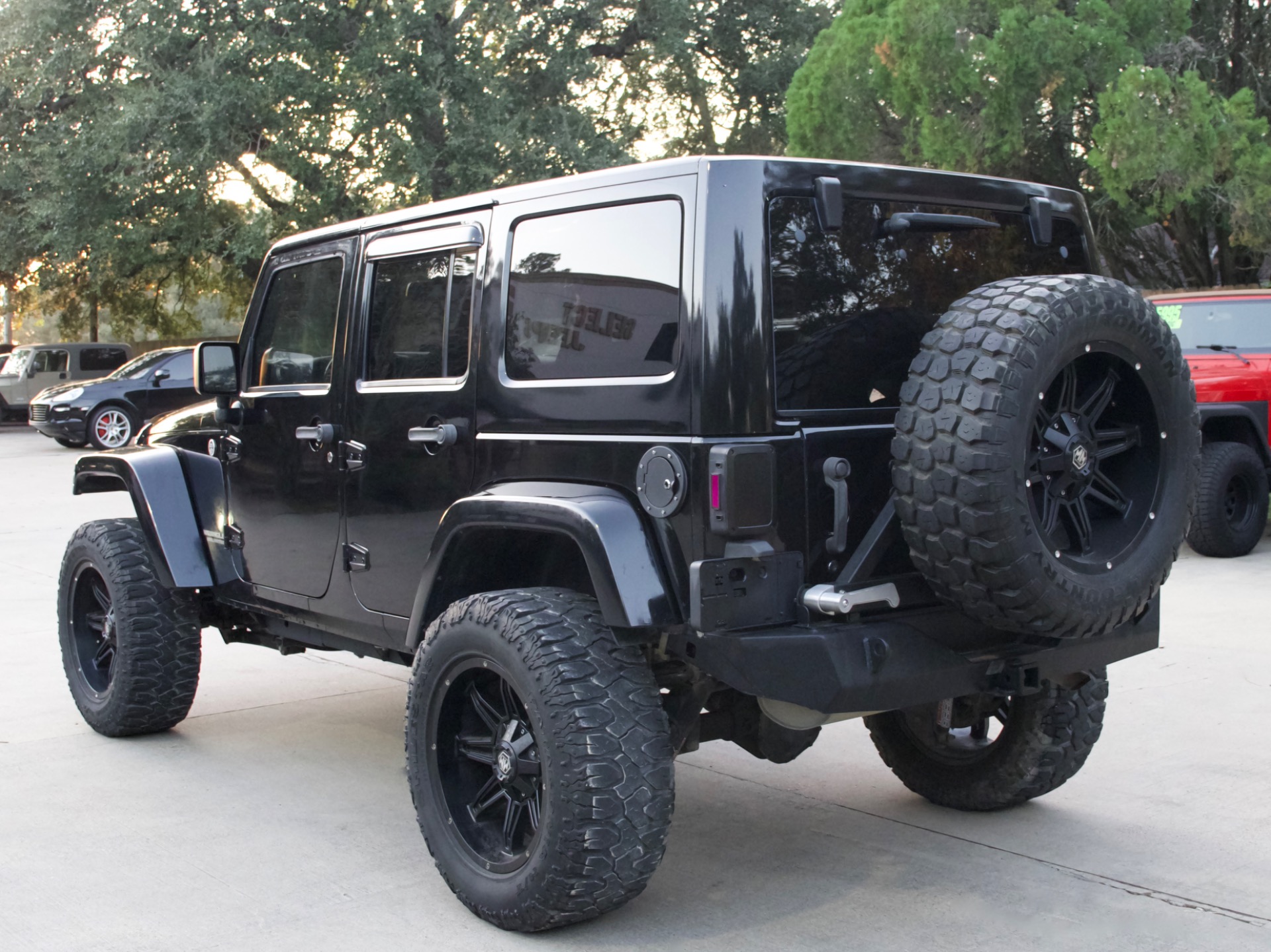 Used-2015-Jeep-Wrangler-Unlimited-Sahara