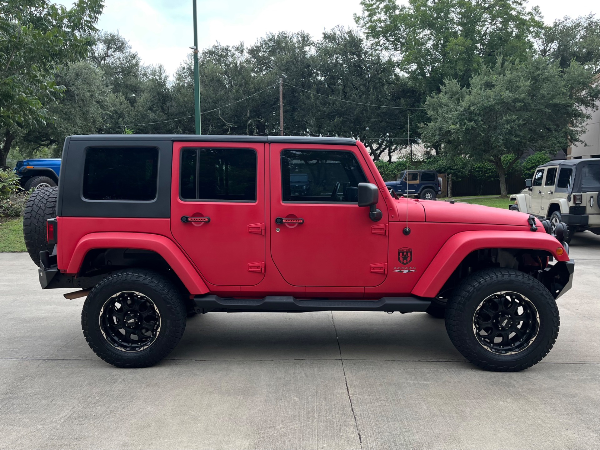 Used-2010-Jeep-Wrangler-Unlimited-Sahara