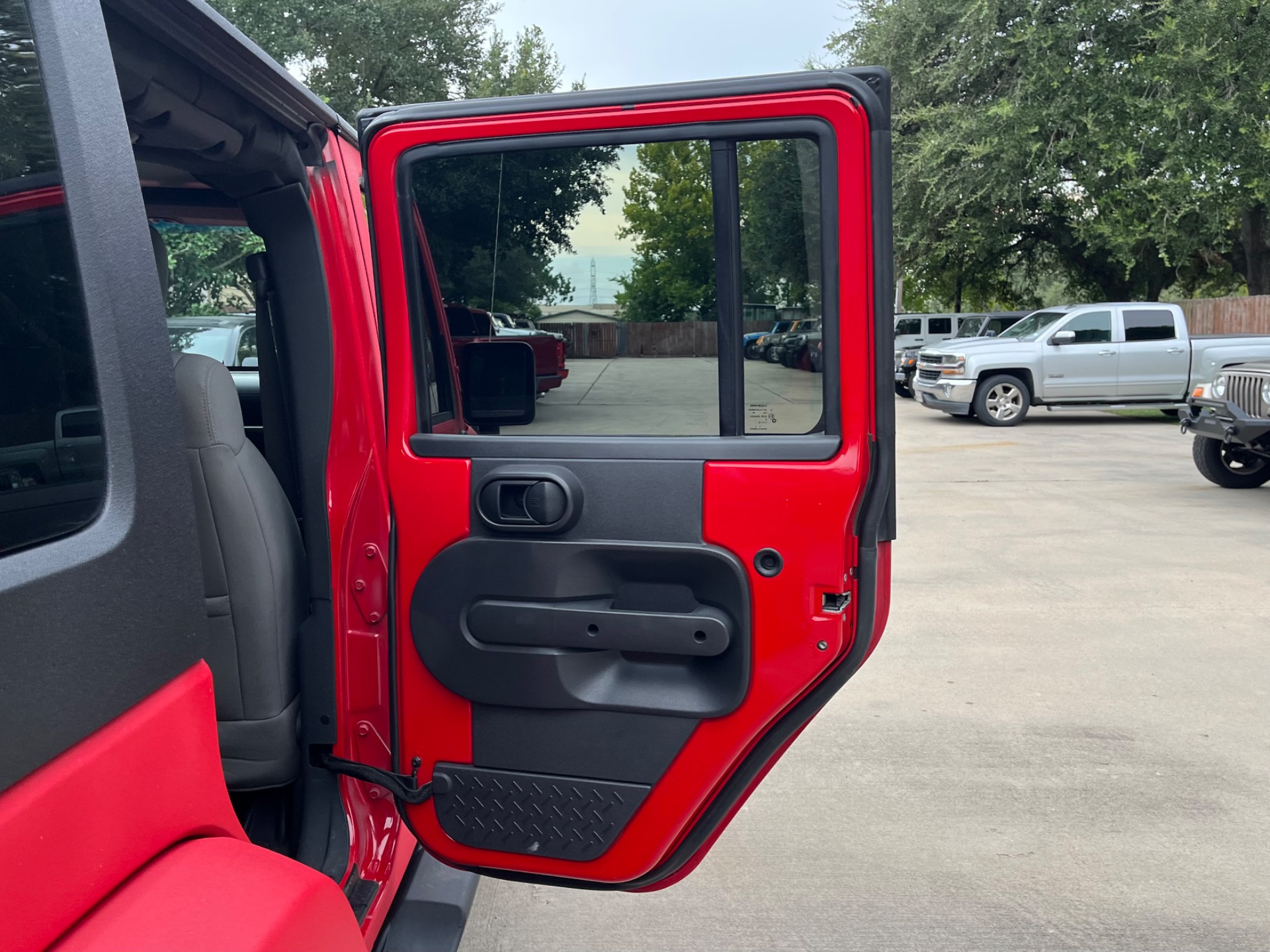 Used-2010-Jeep-Wrangler-Unlimited-Sahara