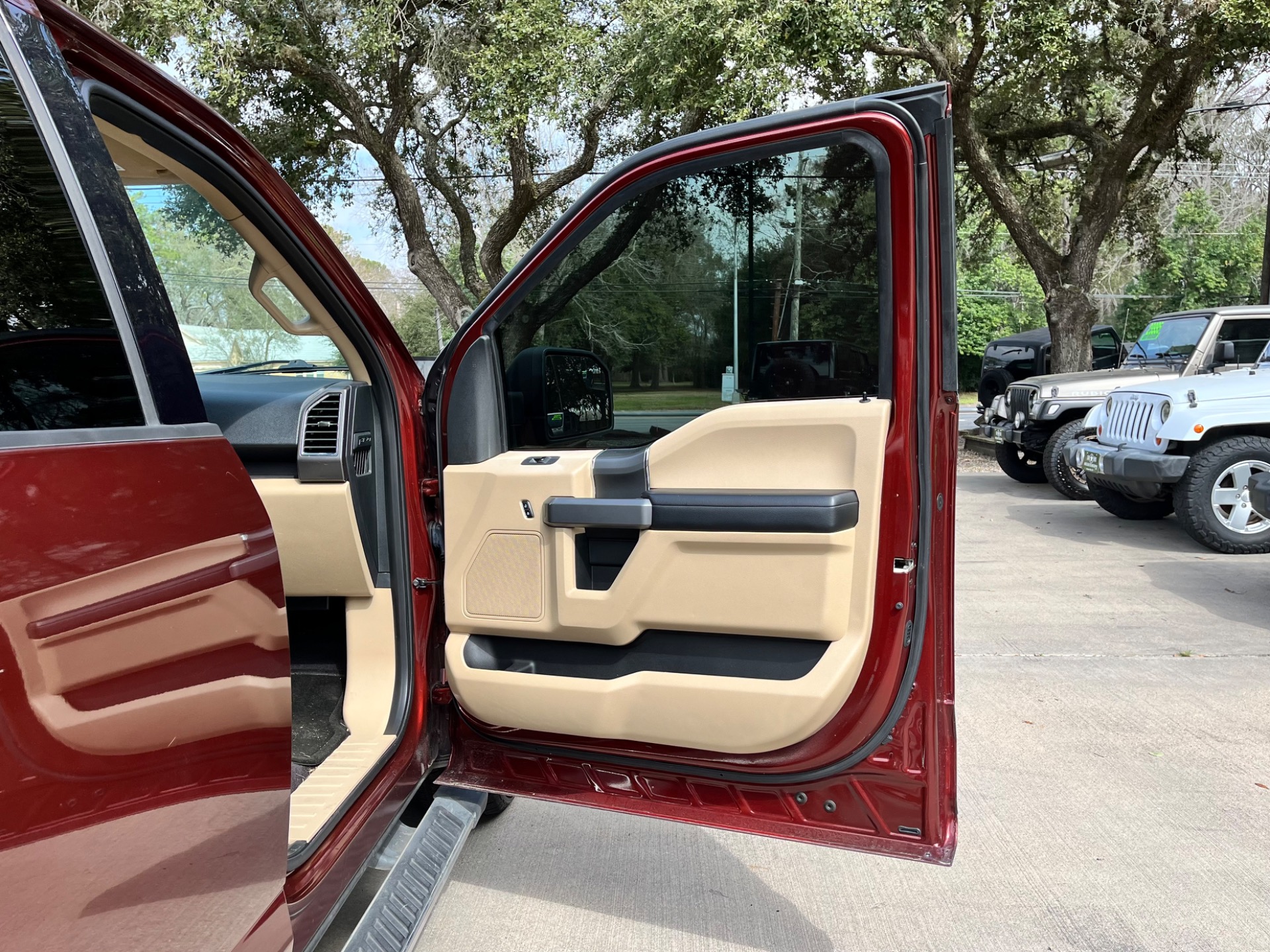 Used-2016-Ford-F-150-XLT