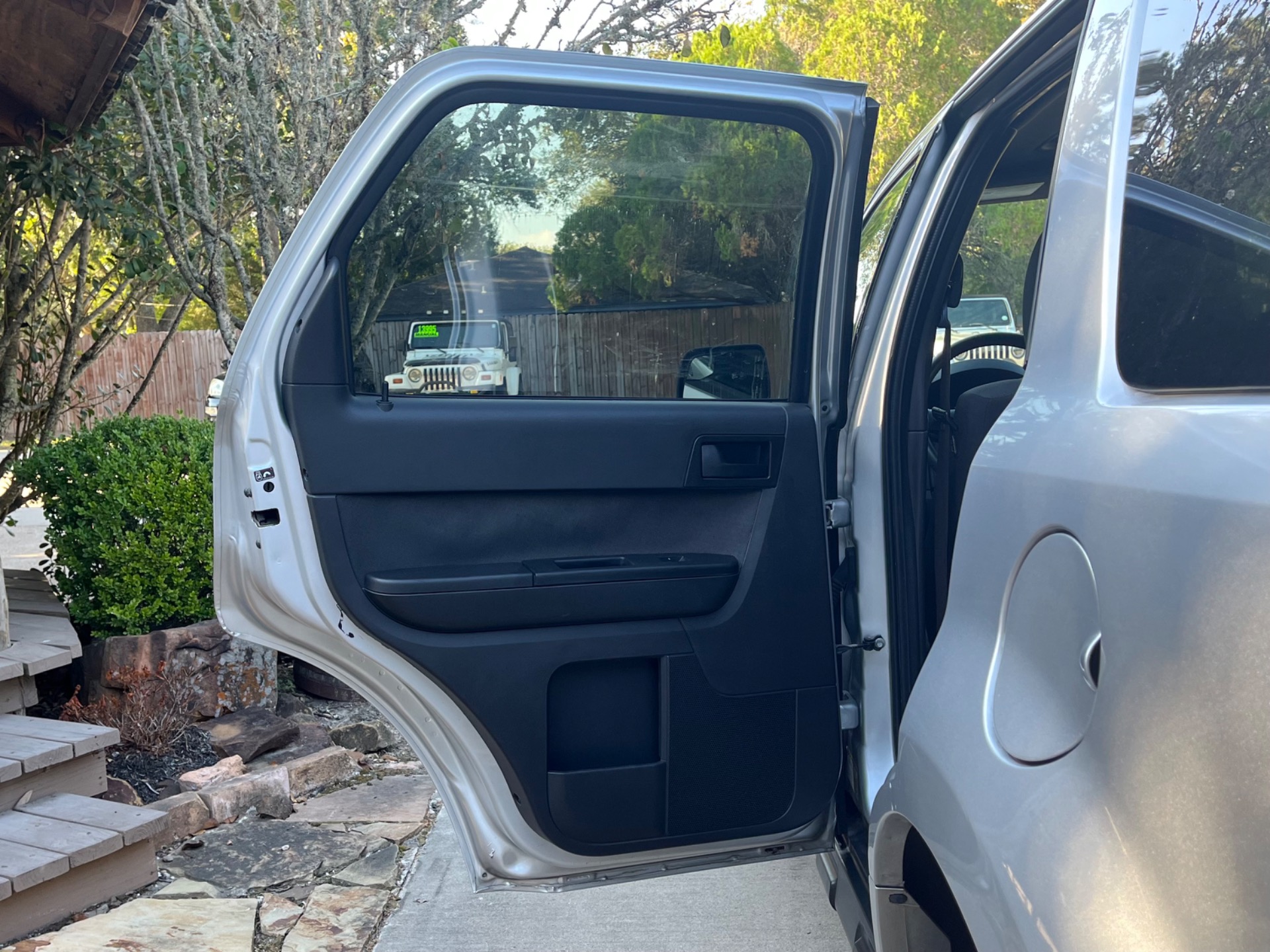 Used-2011-Ford-Escape-XLT