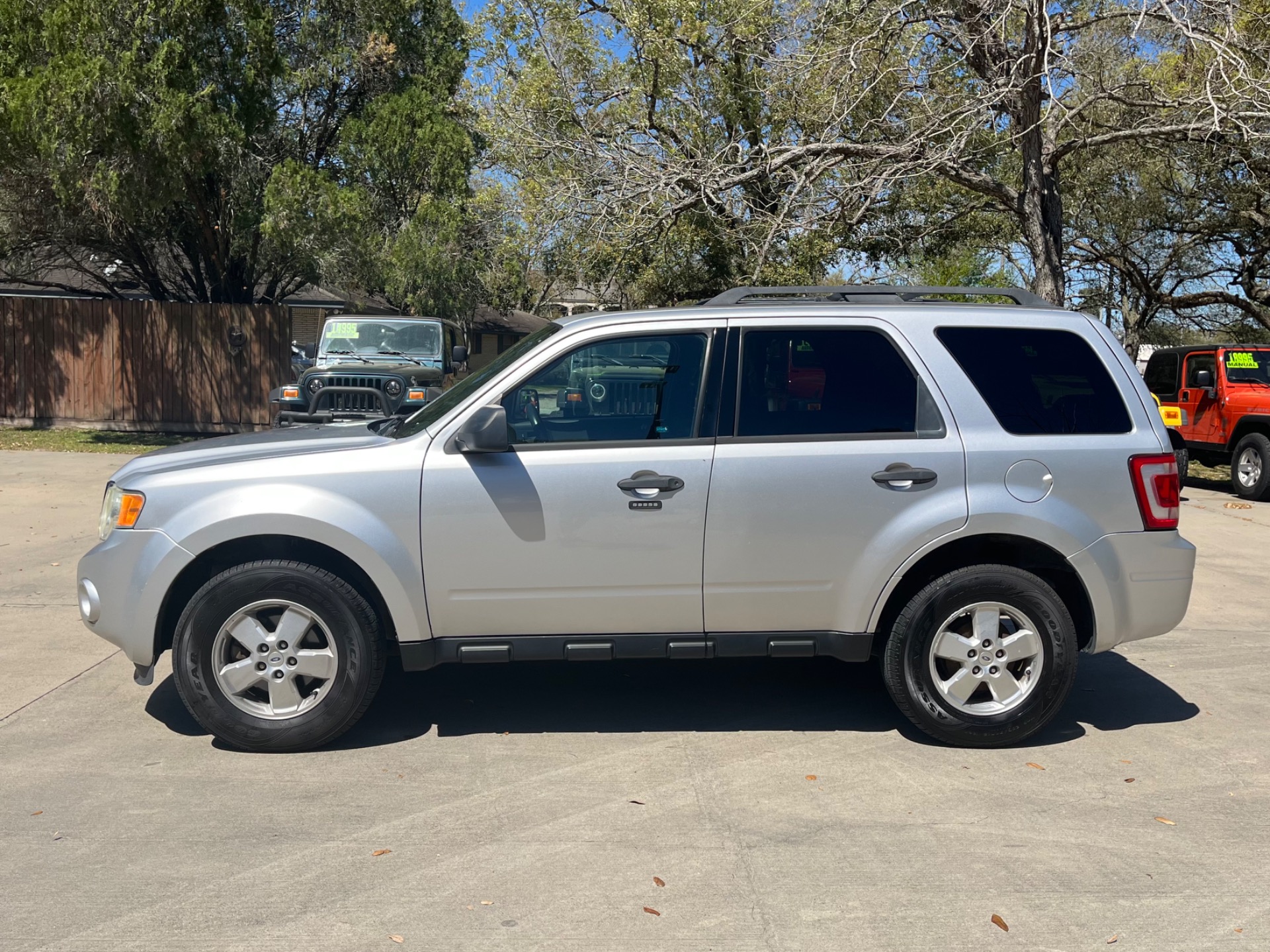 Used-2011-Ford-Escape-XLT