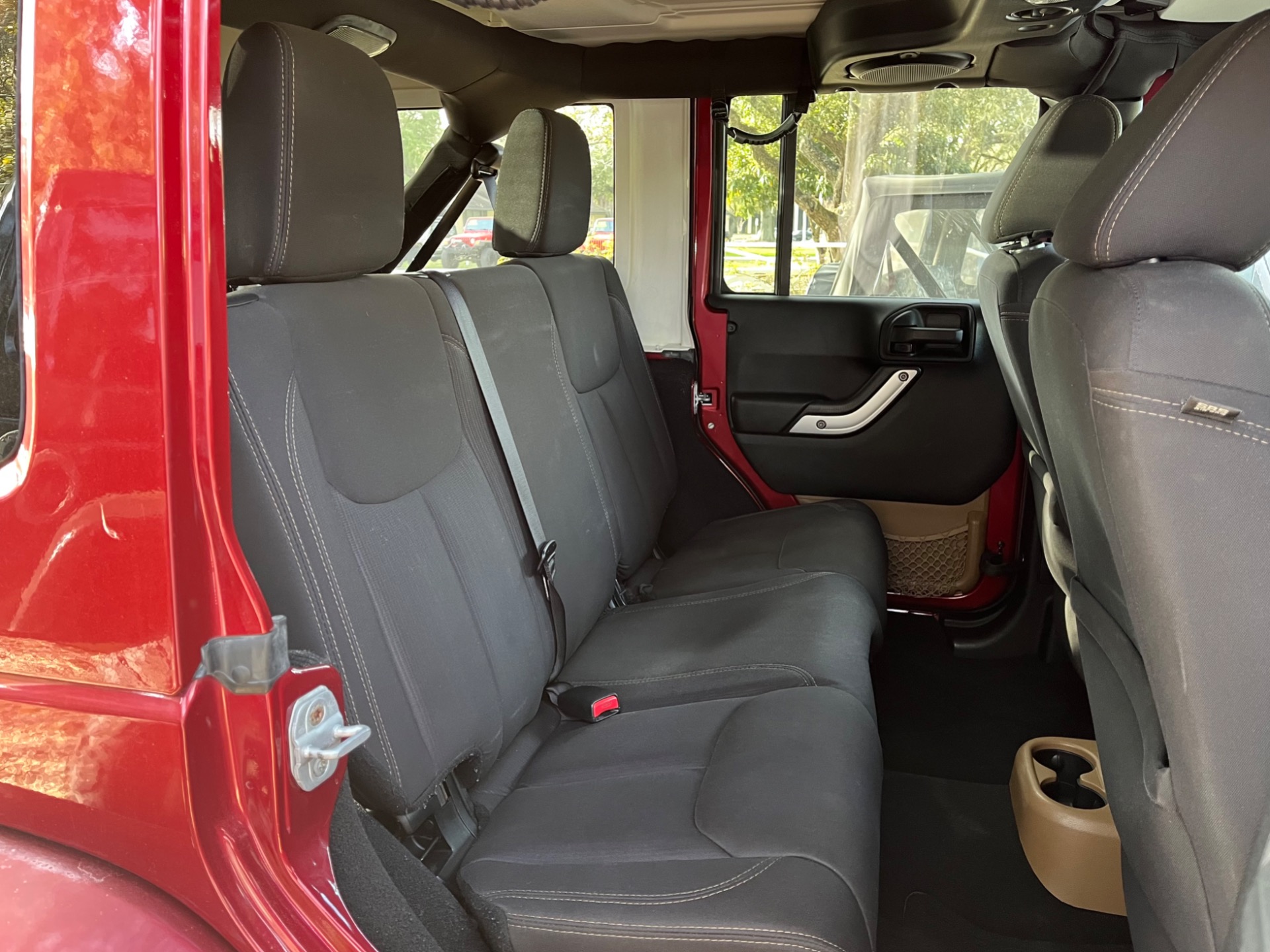 Used-2013-Jeep-Wrangler-Unlimited-Sahara