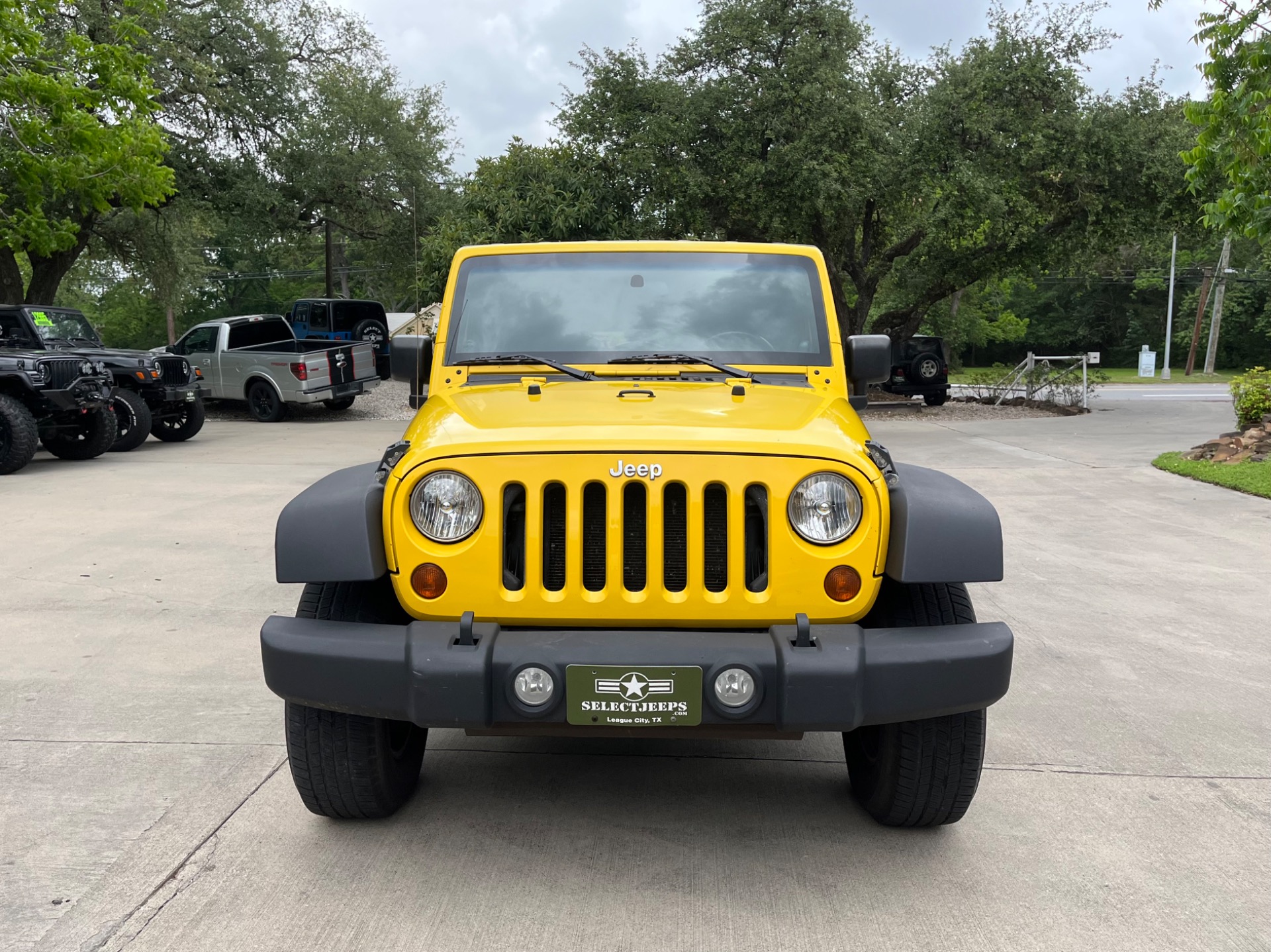 Used-2009-Jeep-Wrangler-Unlimited-X