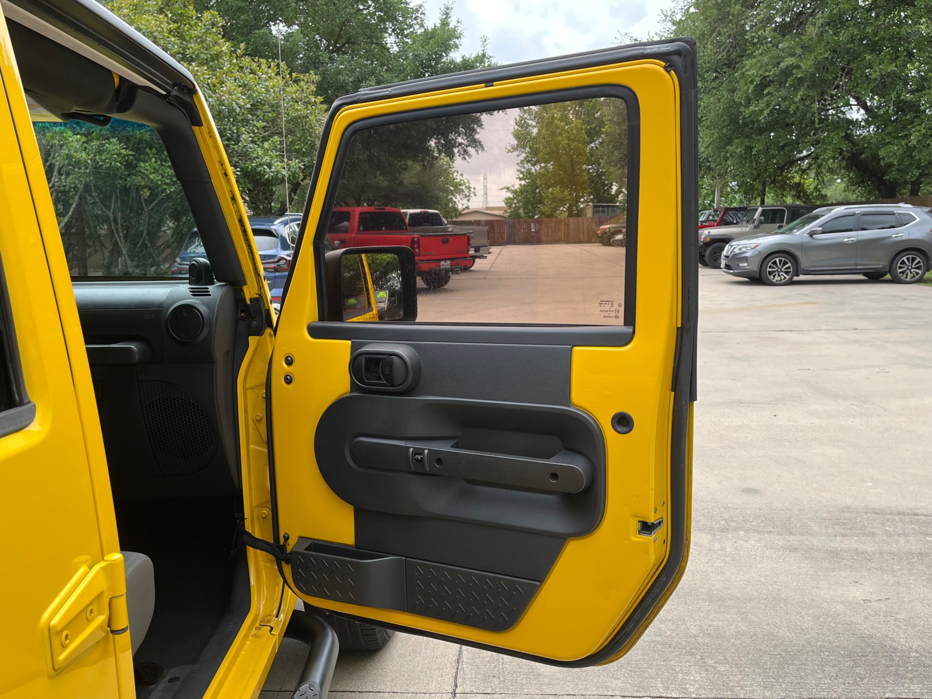 Used-2009-Jeep-Wrangler-Unlimited-X