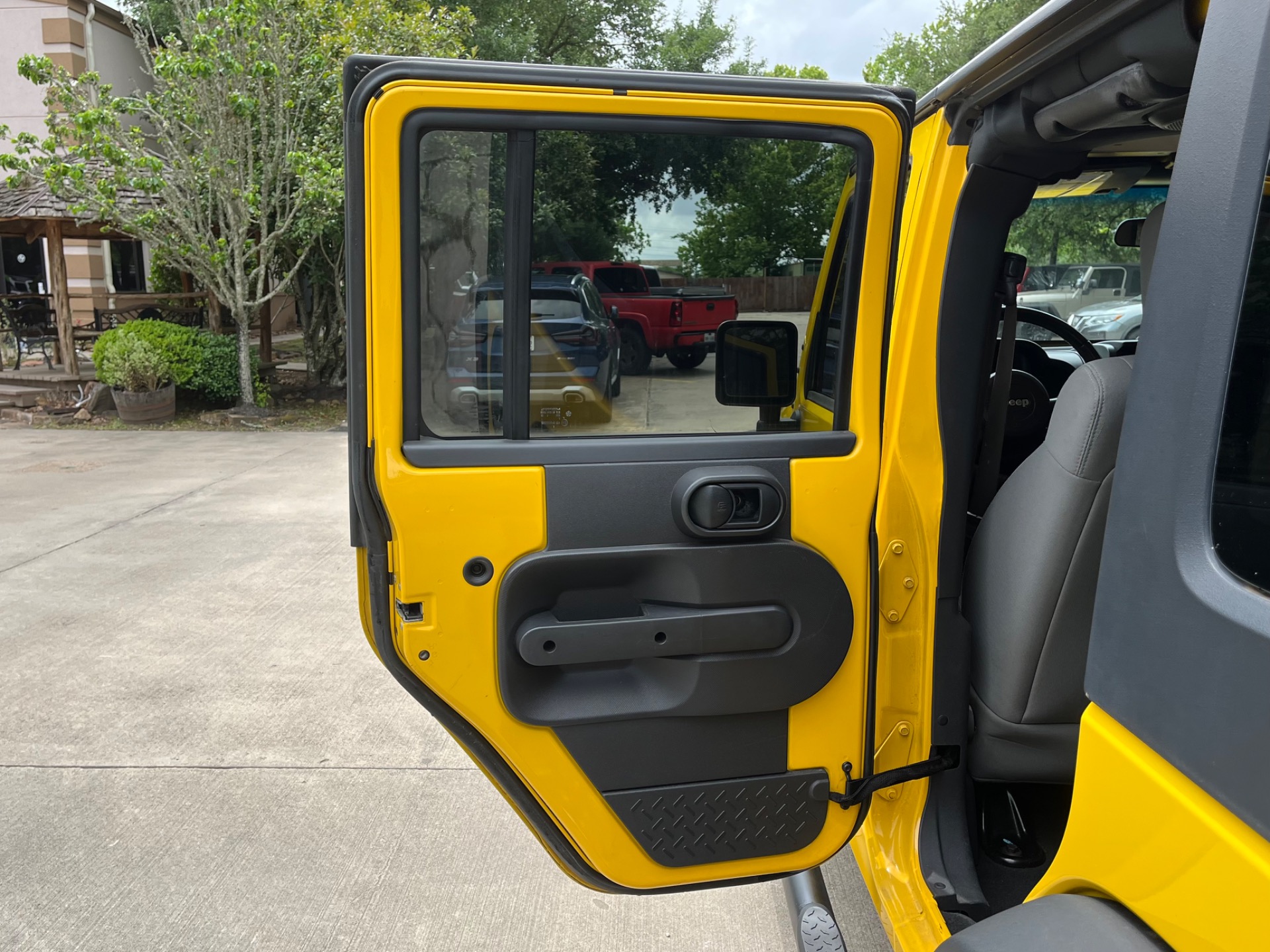 Used-2009-Jeep-Wrangler-Unlimited-X