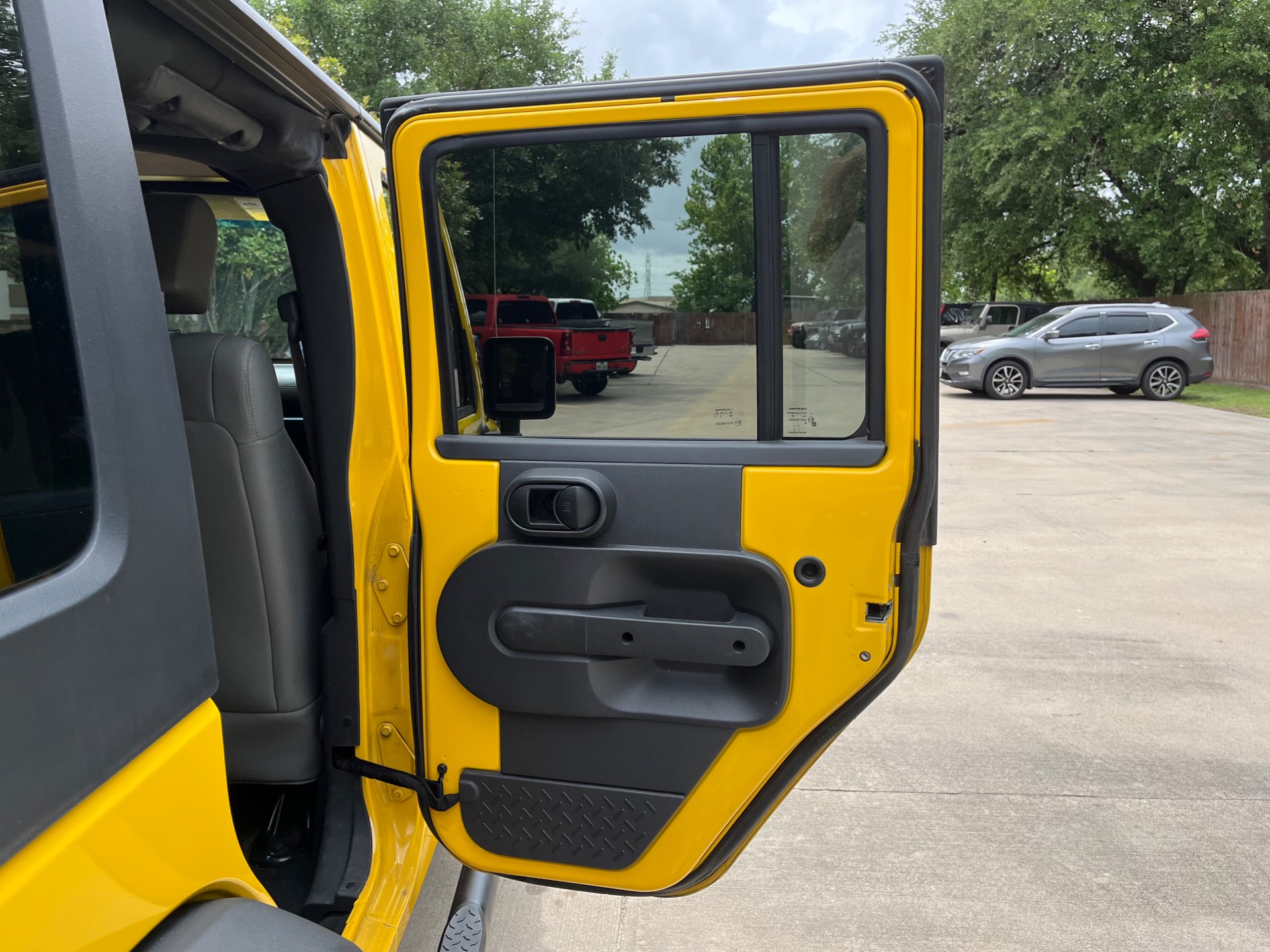 Used-2009-Jeep-Wrangler-Unlimited-X
