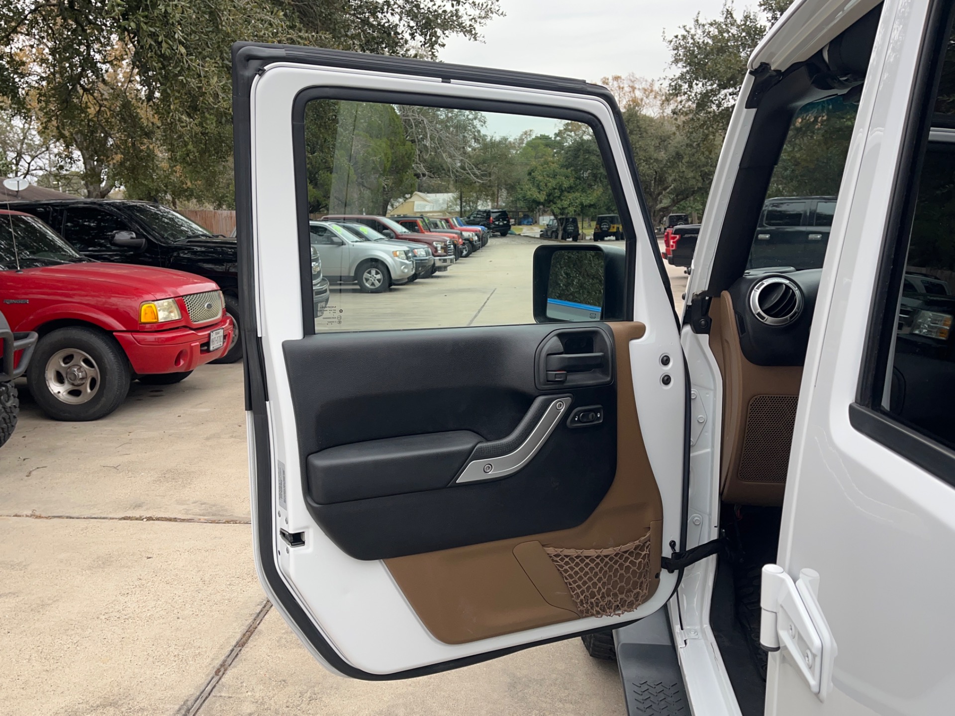 Used-2015-Jeep-Wrangler-Unlimited-Sahara