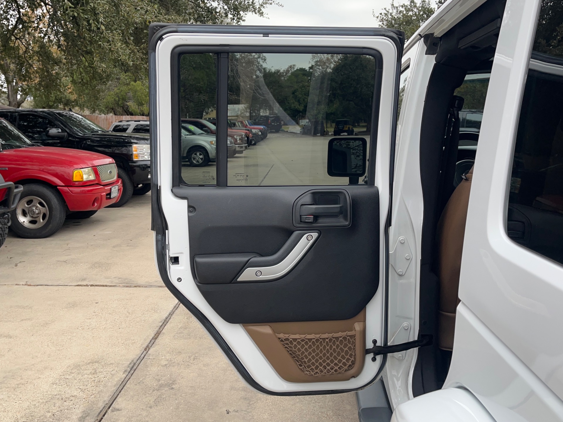 Used-2015-Jeep-Wrangler-Unlimited-Sahara