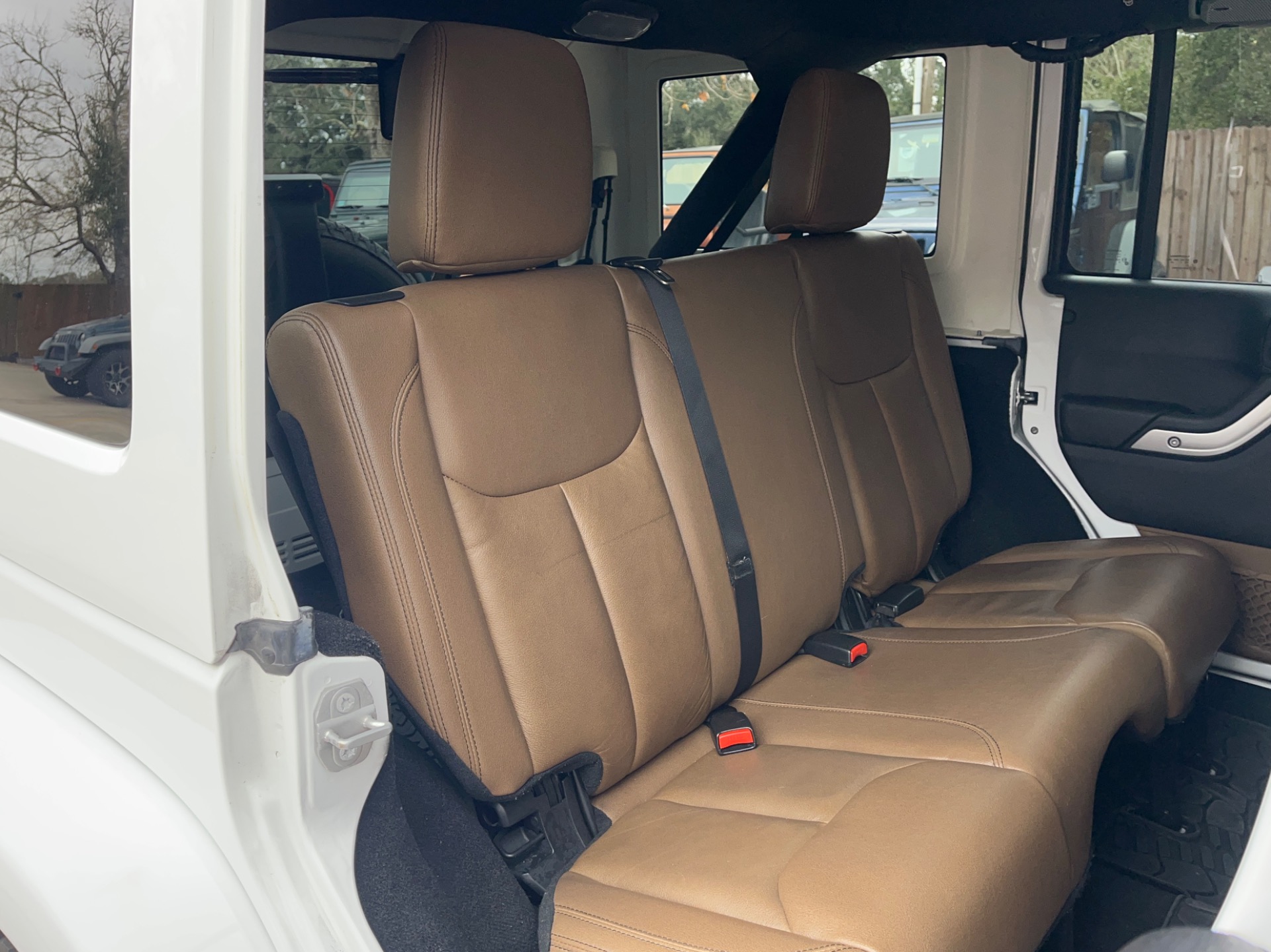 Used-2015-Jeep-Wrangler-Unlimited-Sahara