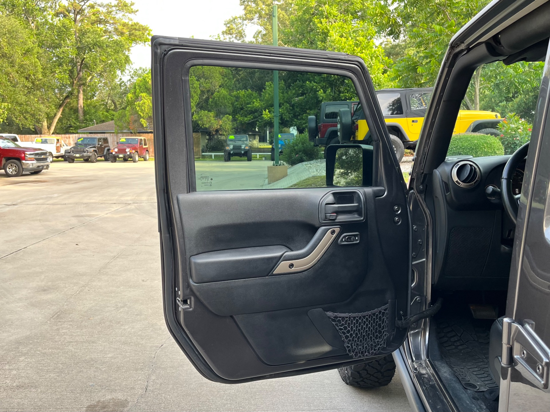 Used-2016-Jeep-Wrangler-Unlimited-Sahara-75th-Anniversary