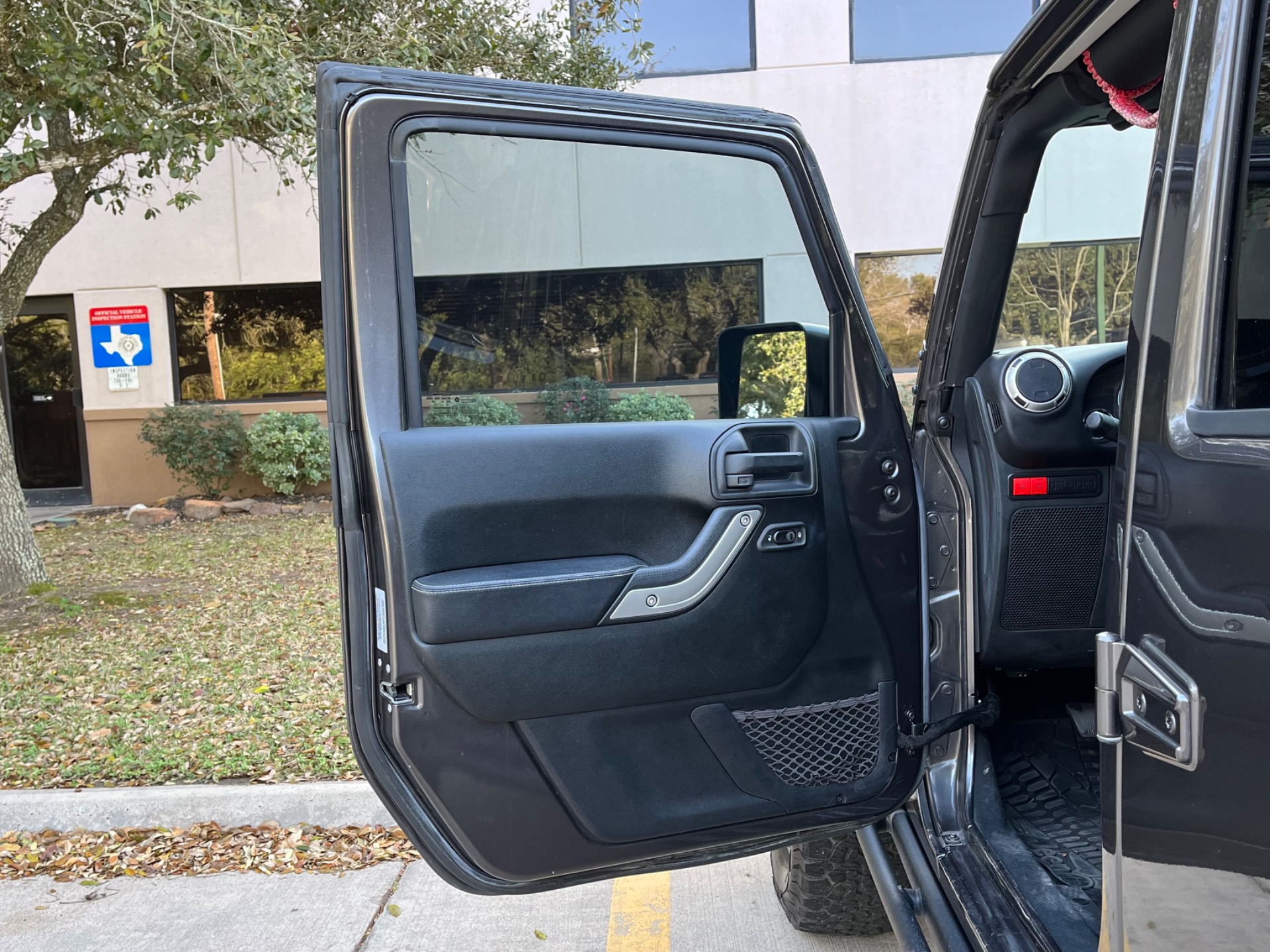 Used-2016-Jeep-Wrangler-Unlimited-Rubicon