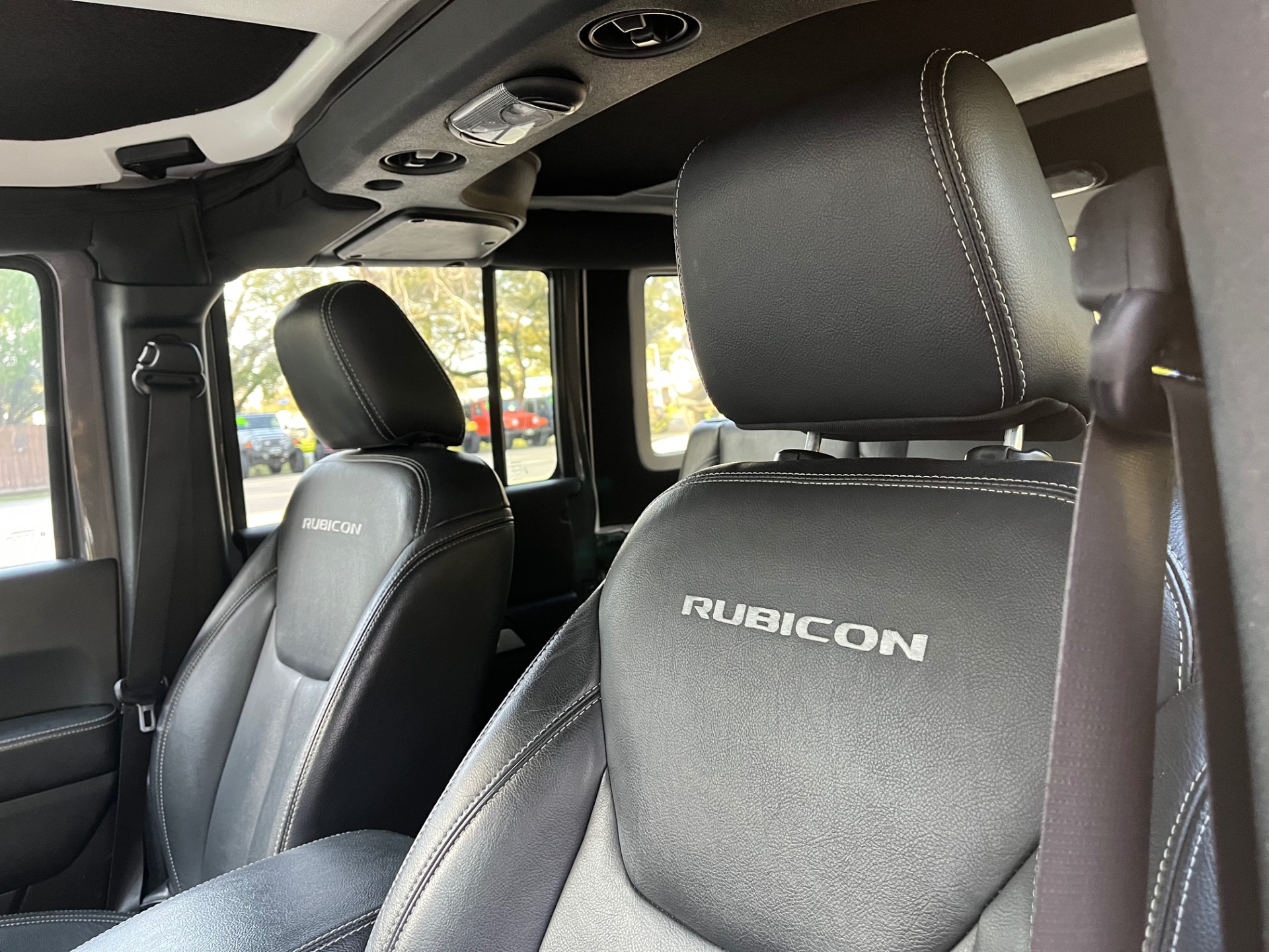 Used-2016-Jeep-Wrangler-Unlimited-Rubicon