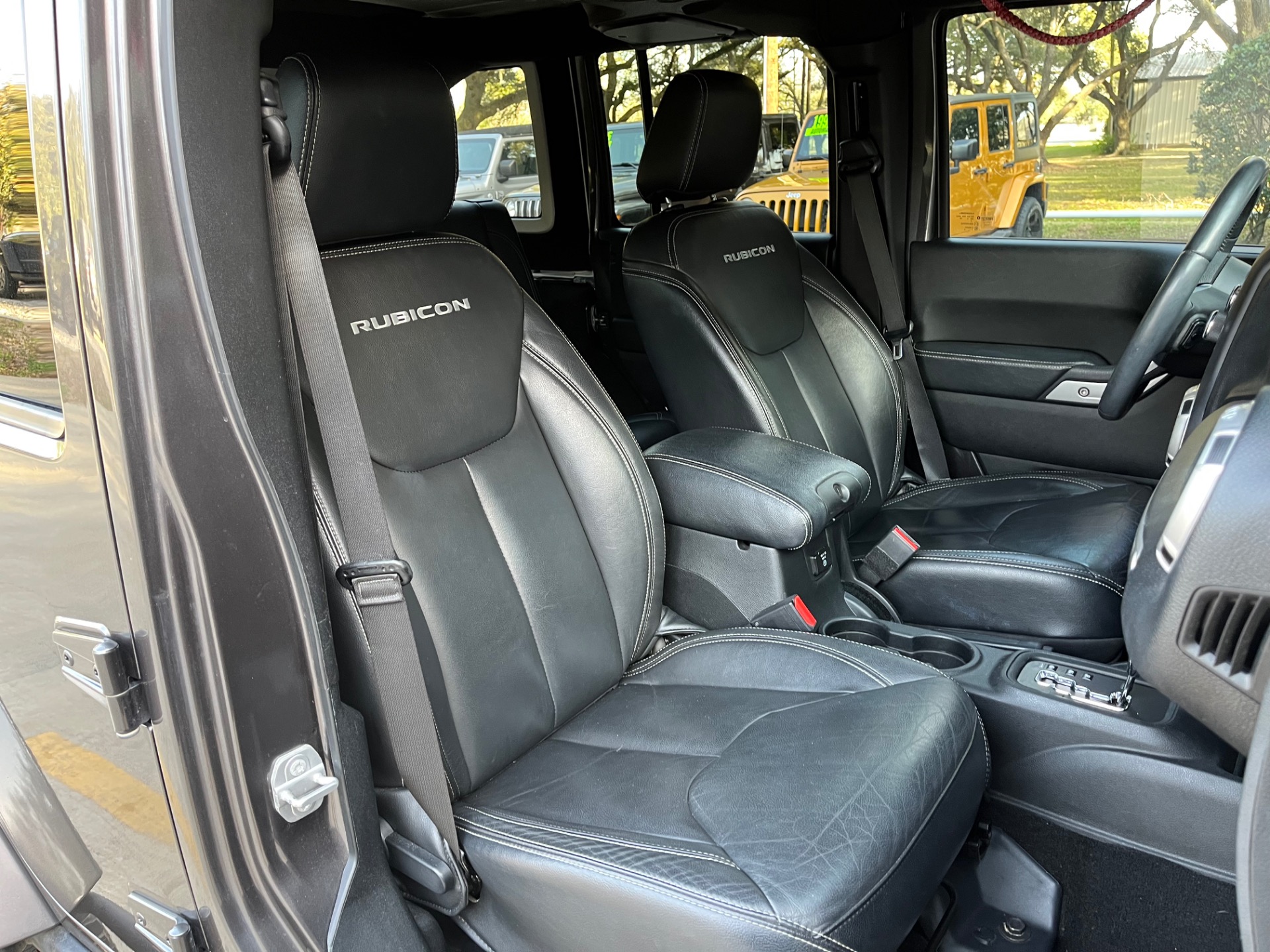 Used-2016-Jeep-Wrangler-Unlimited-Rubicon