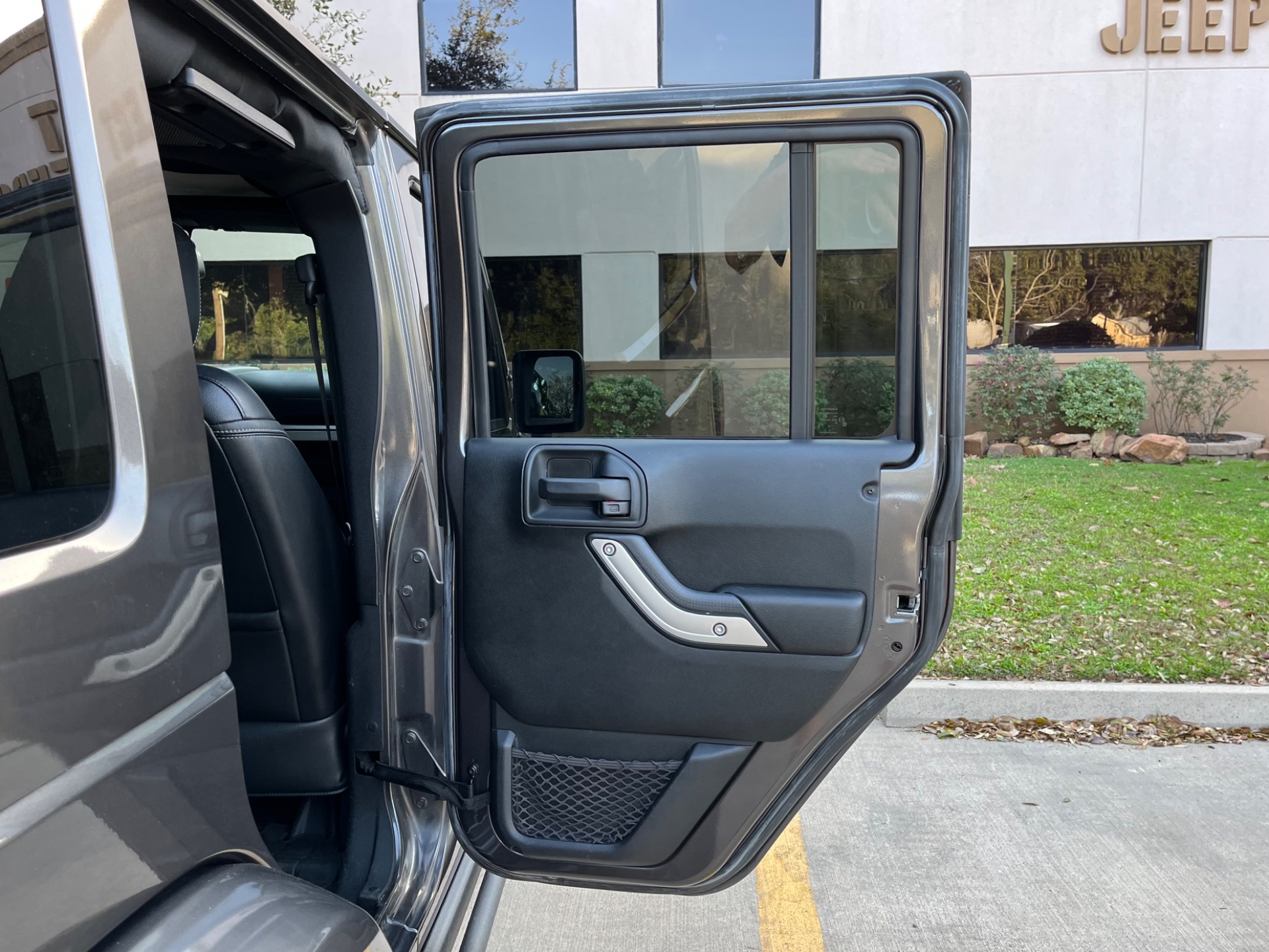 Used-2016-Jeep-Wrangler-Unlimited-Rubicon