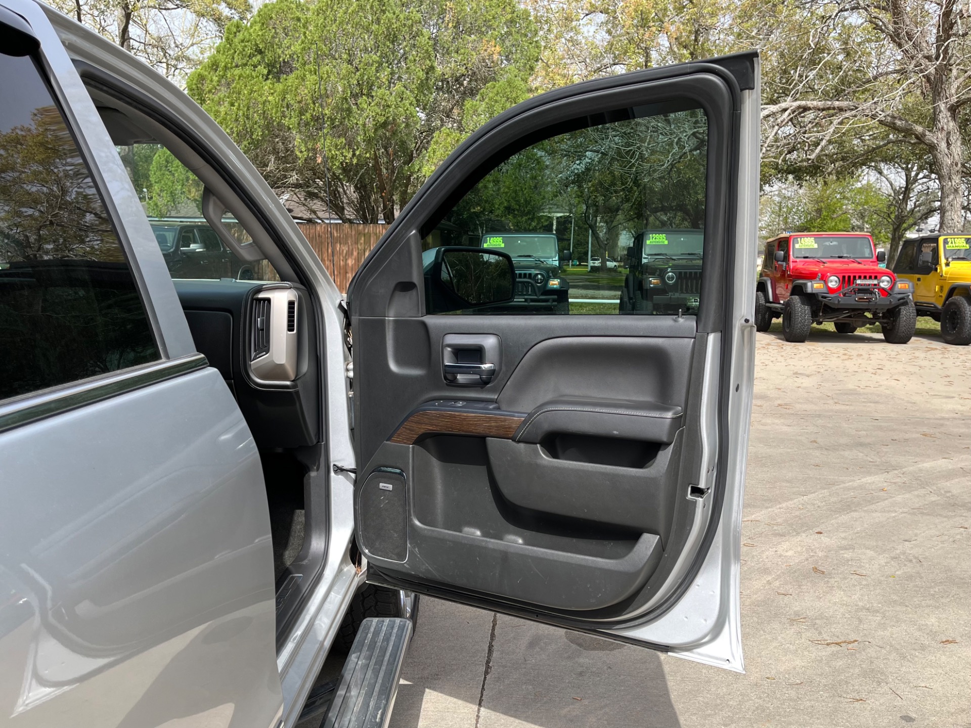Used-2017-GMC-Sierra-1500-Denali