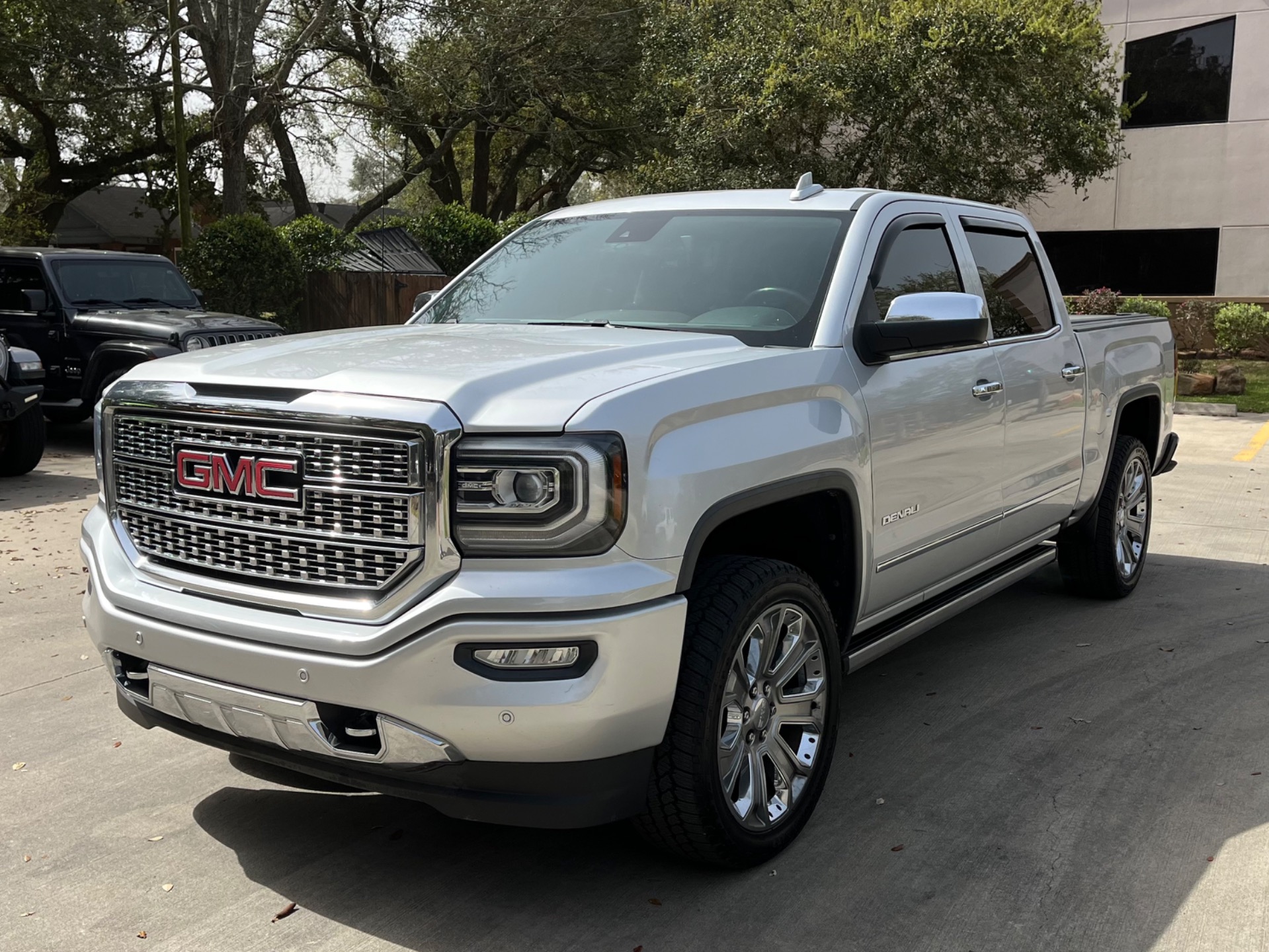 Used-2017-GMC-Sierra-1500-Denali