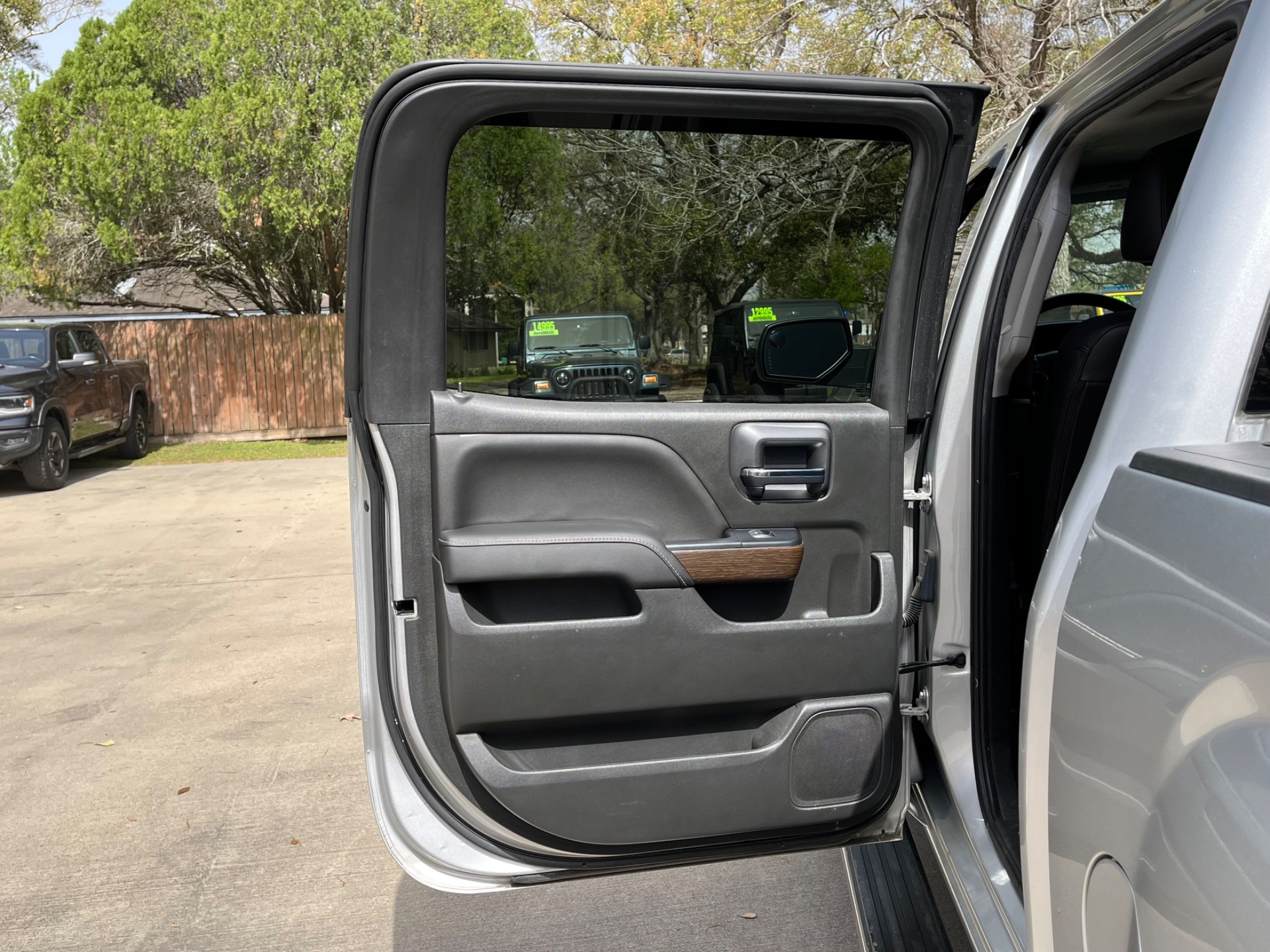 Used-2017-GMC-Sierra-1500-Denali