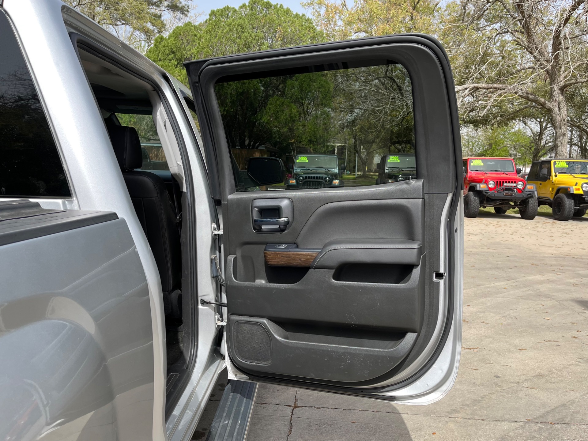 Used-2017-GMC-Sierra-1500-Denali