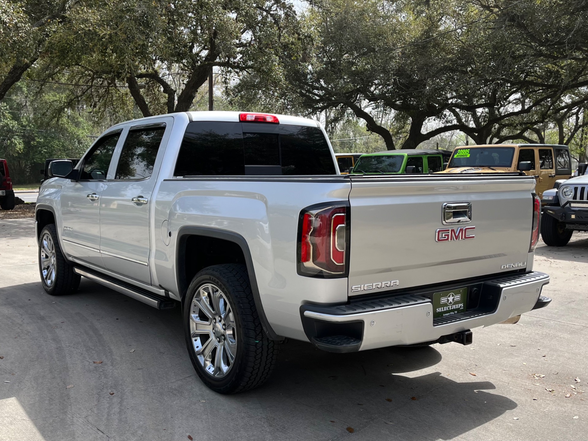 Used-2017-GMC-Sierra-1500-Denali