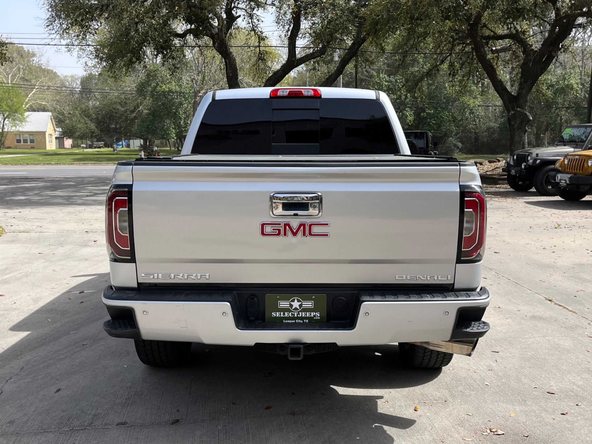 Used-2017-GMC-Sierra-1500-Denali