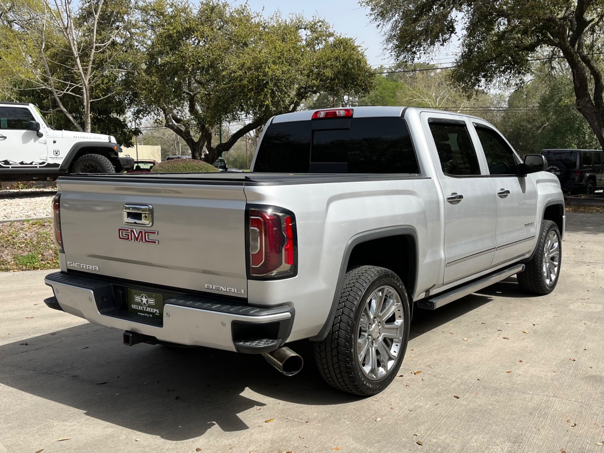 Used-2017-GMC-Sierra-1500-Denali