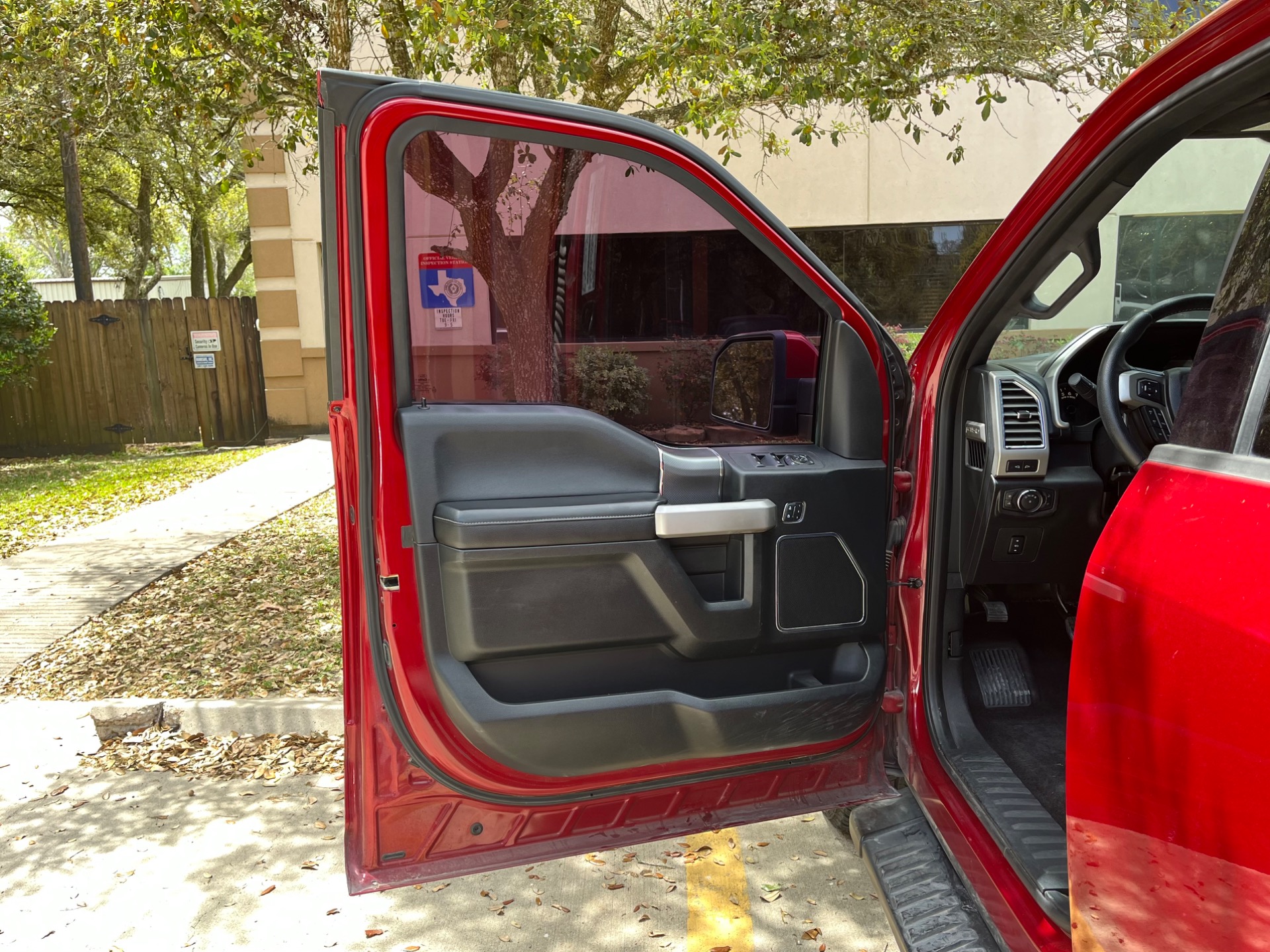 Used-2015-Ford-F-150-Lariat