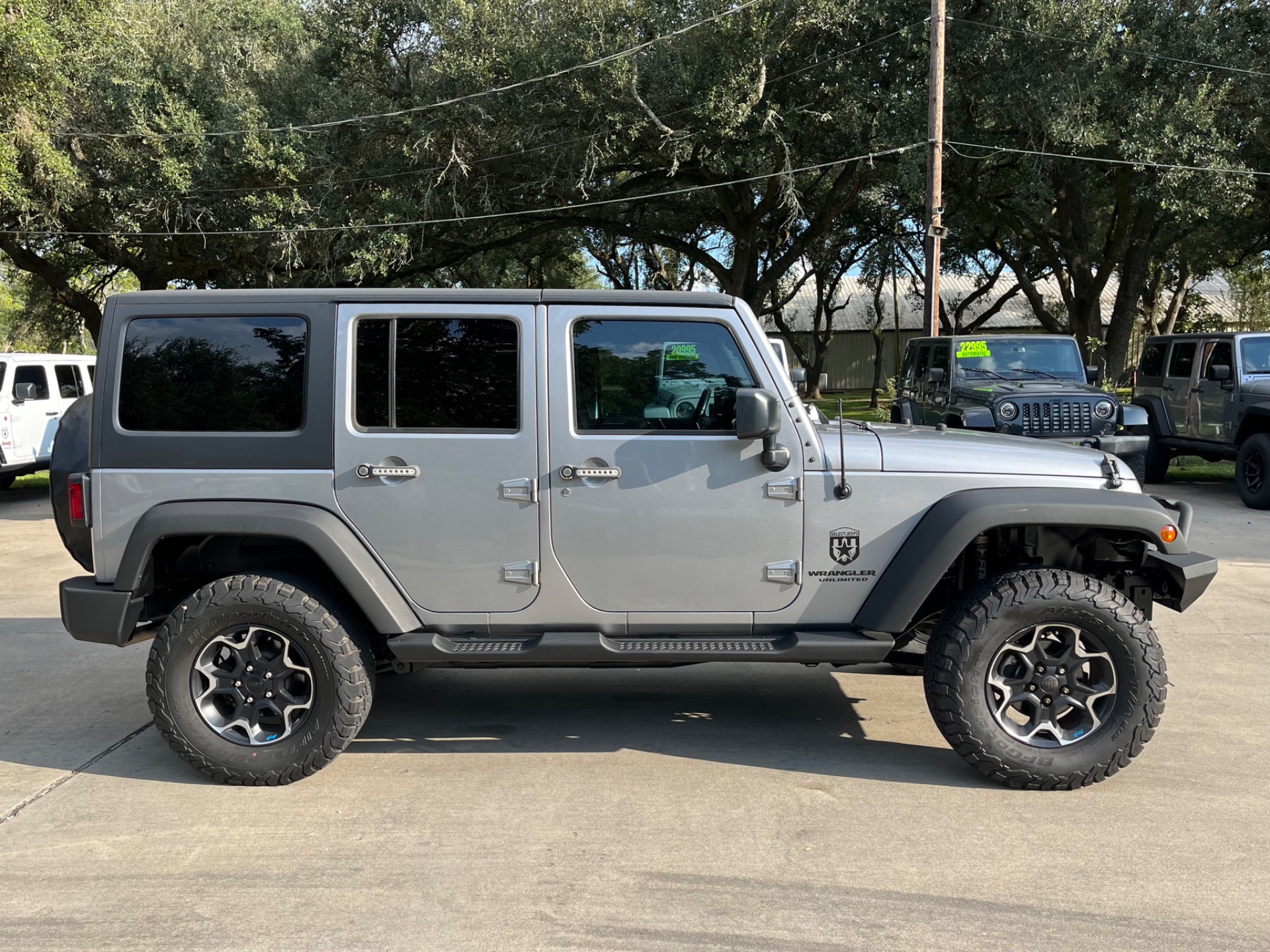 Used-2016-Jeep-Wrangler-Unlimited-Sport