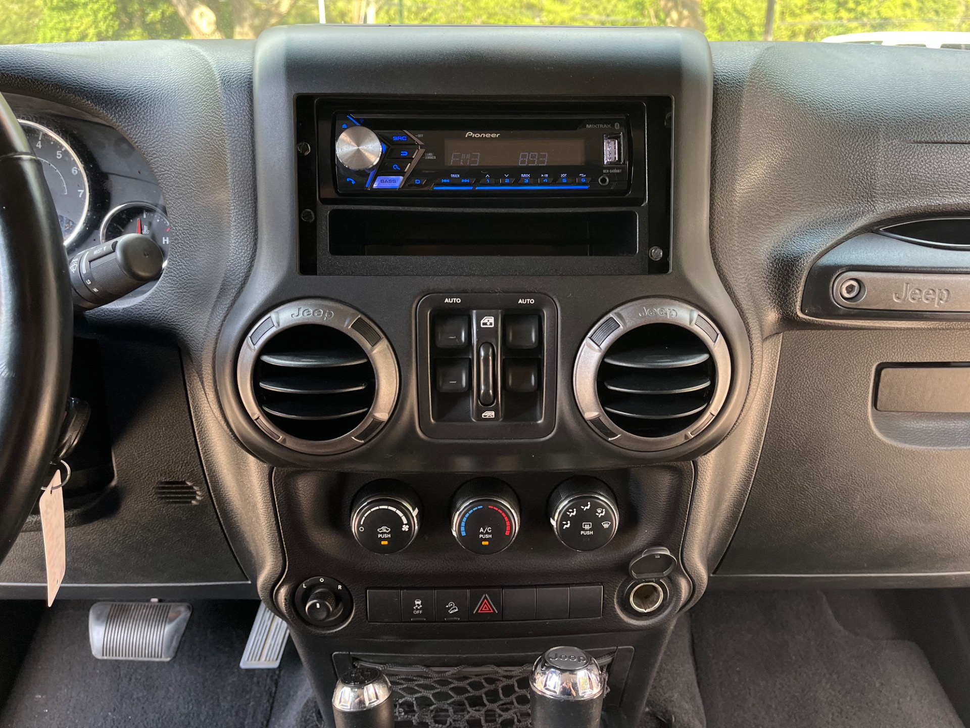 Used-2016-Jeep-Wrangler-Unlimited-Sport