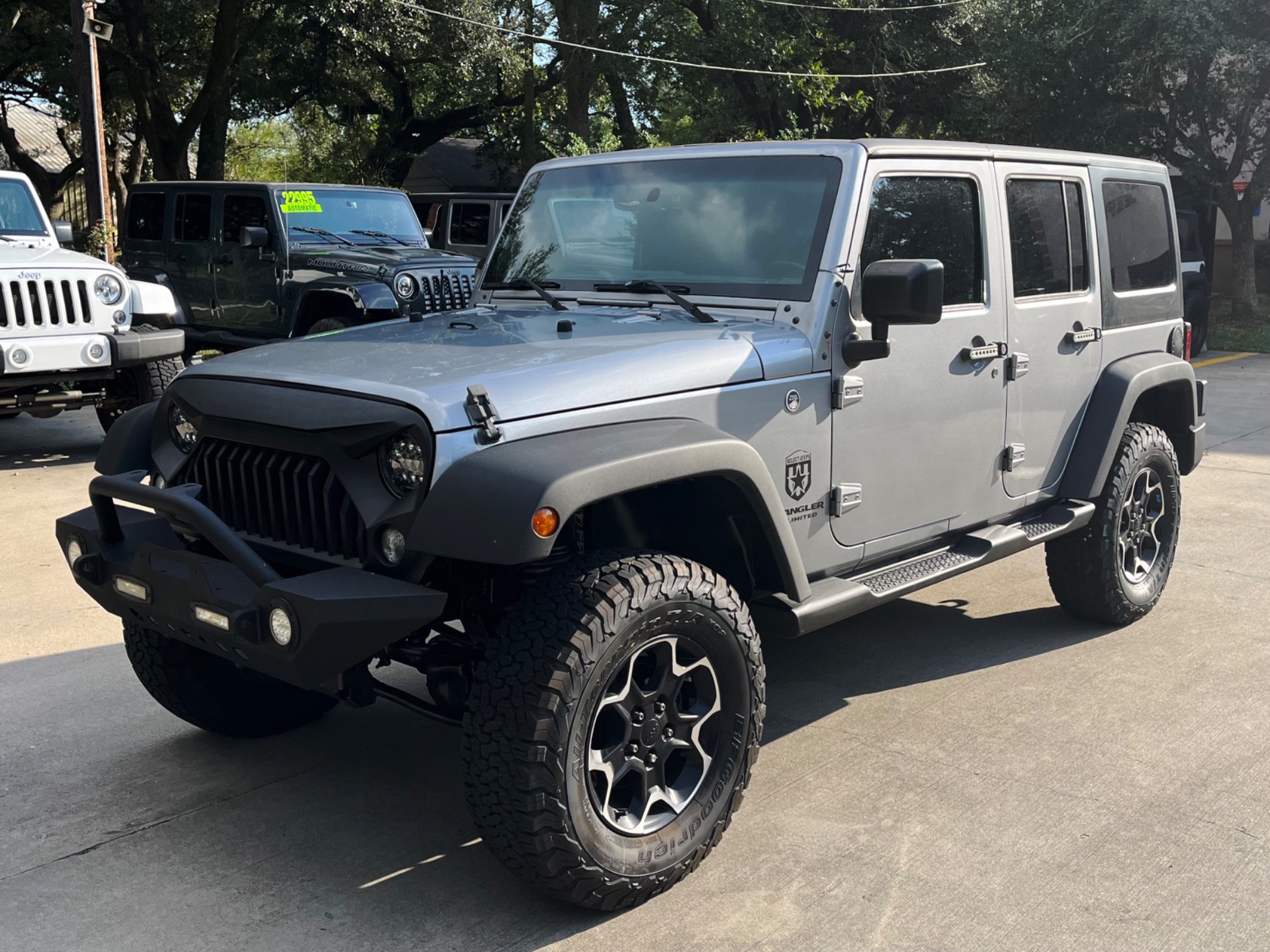 Used-2016-Jeep-Wrangler-Unlimited-Sport