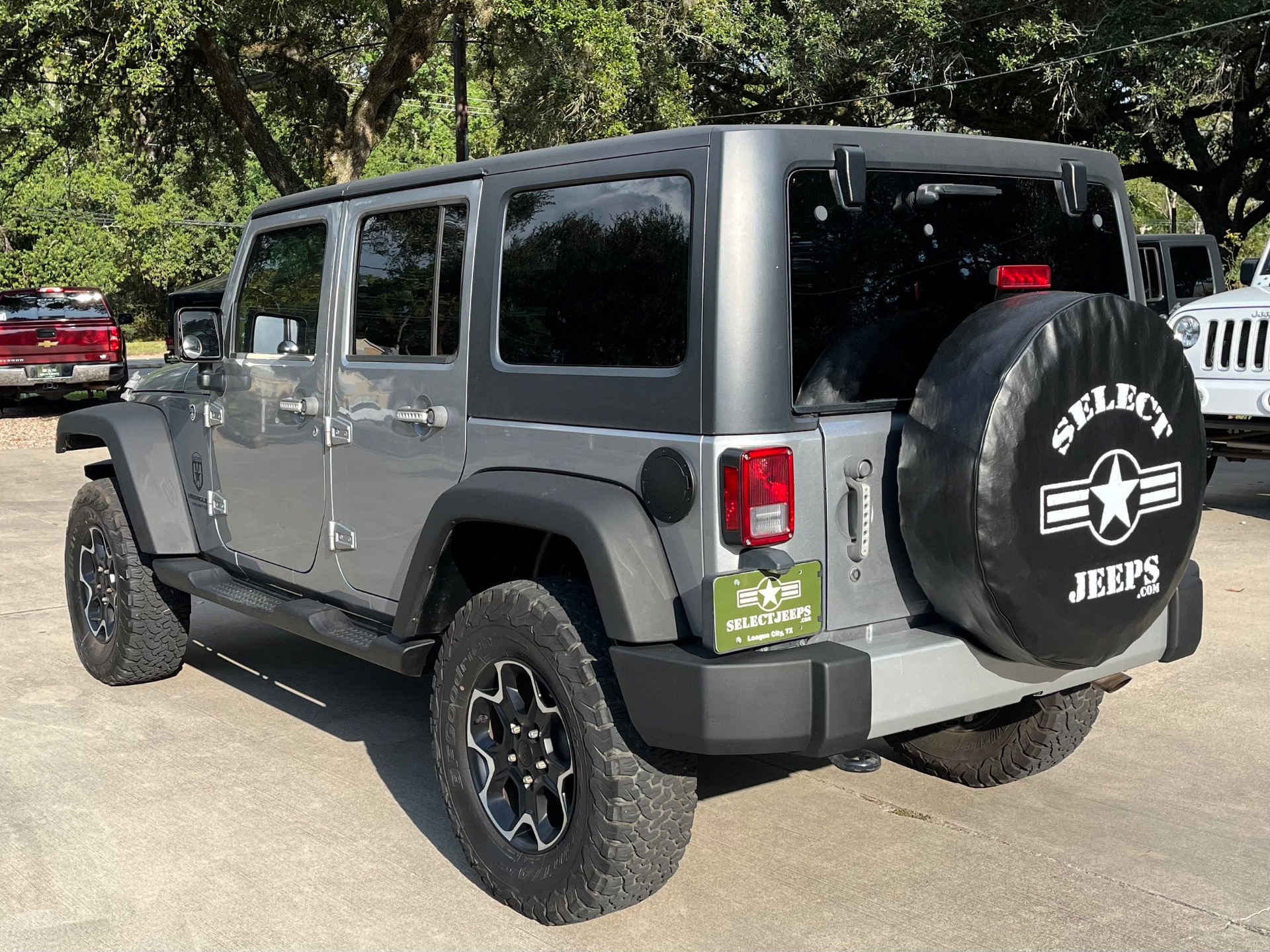 Used-2016-Jeep-Wrangler-Unlimited-Sport