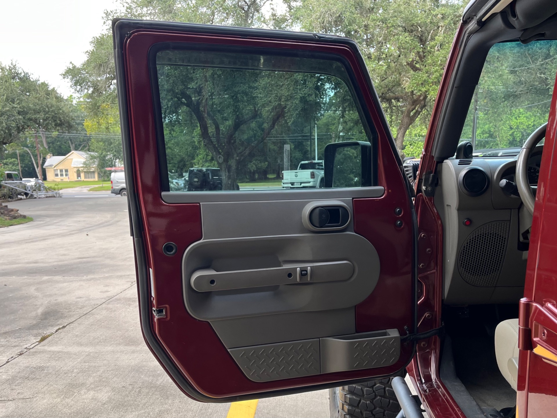 Used-2010-Jeep-Wrangler-Unlimited-Sport