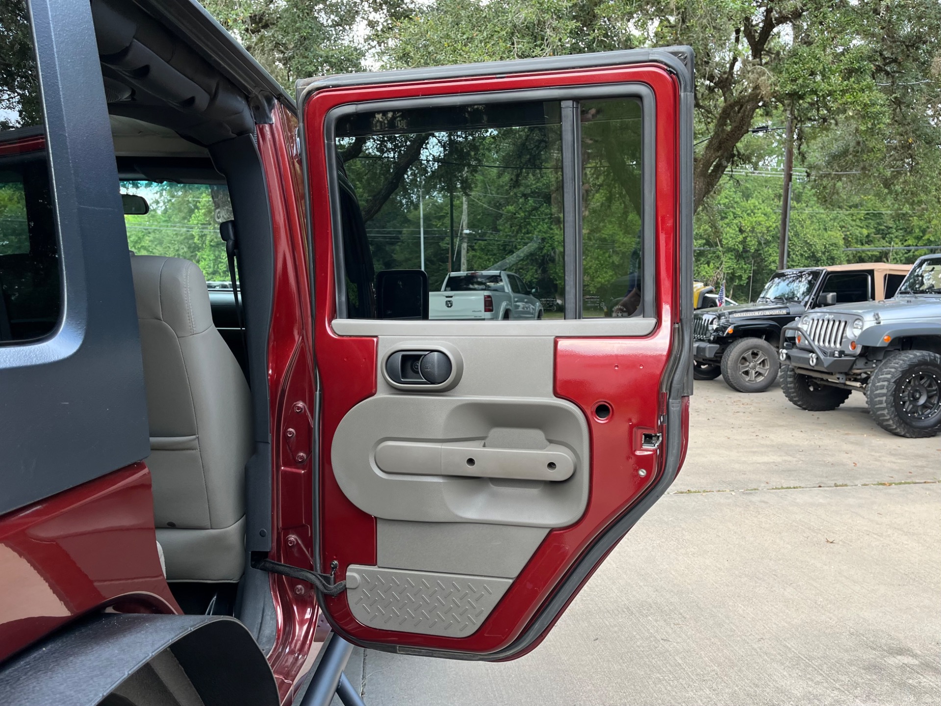 Used-2010-Jeep-Wrangler-Unlimited-Sport