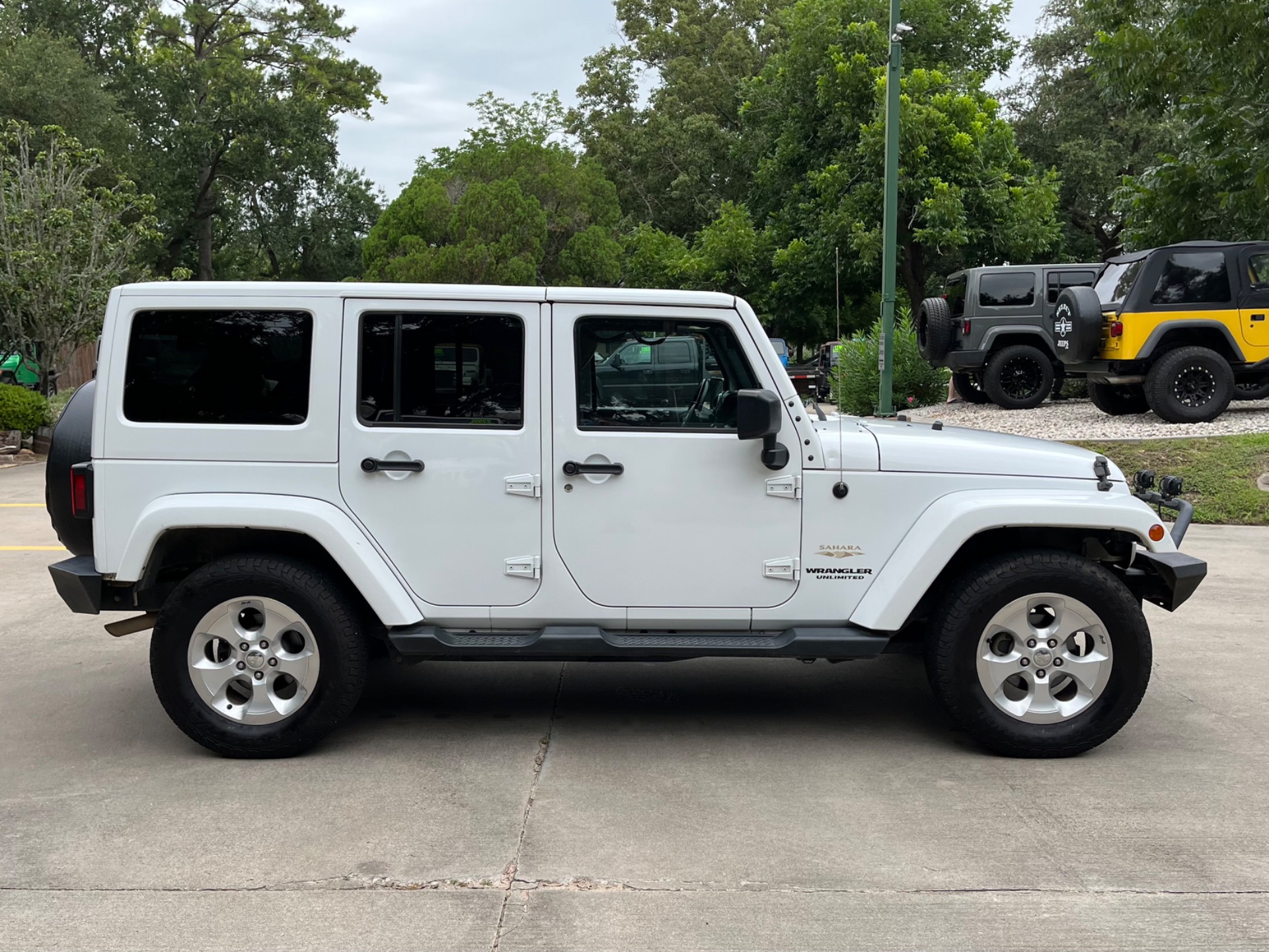 Used-2015-Jeep-Wrangler-Unlimited-Sahara