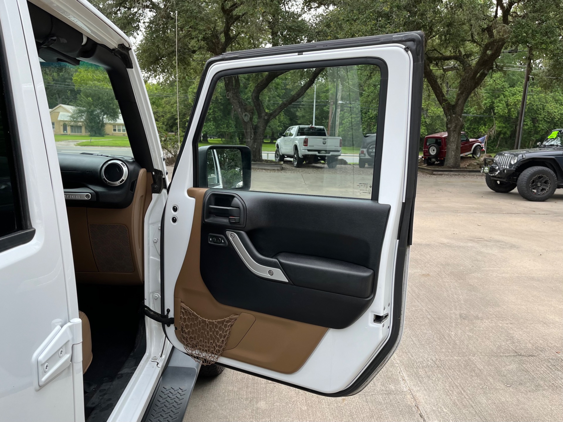 Used-2015-Jeep-Wrangler-Unlimited-Sahara