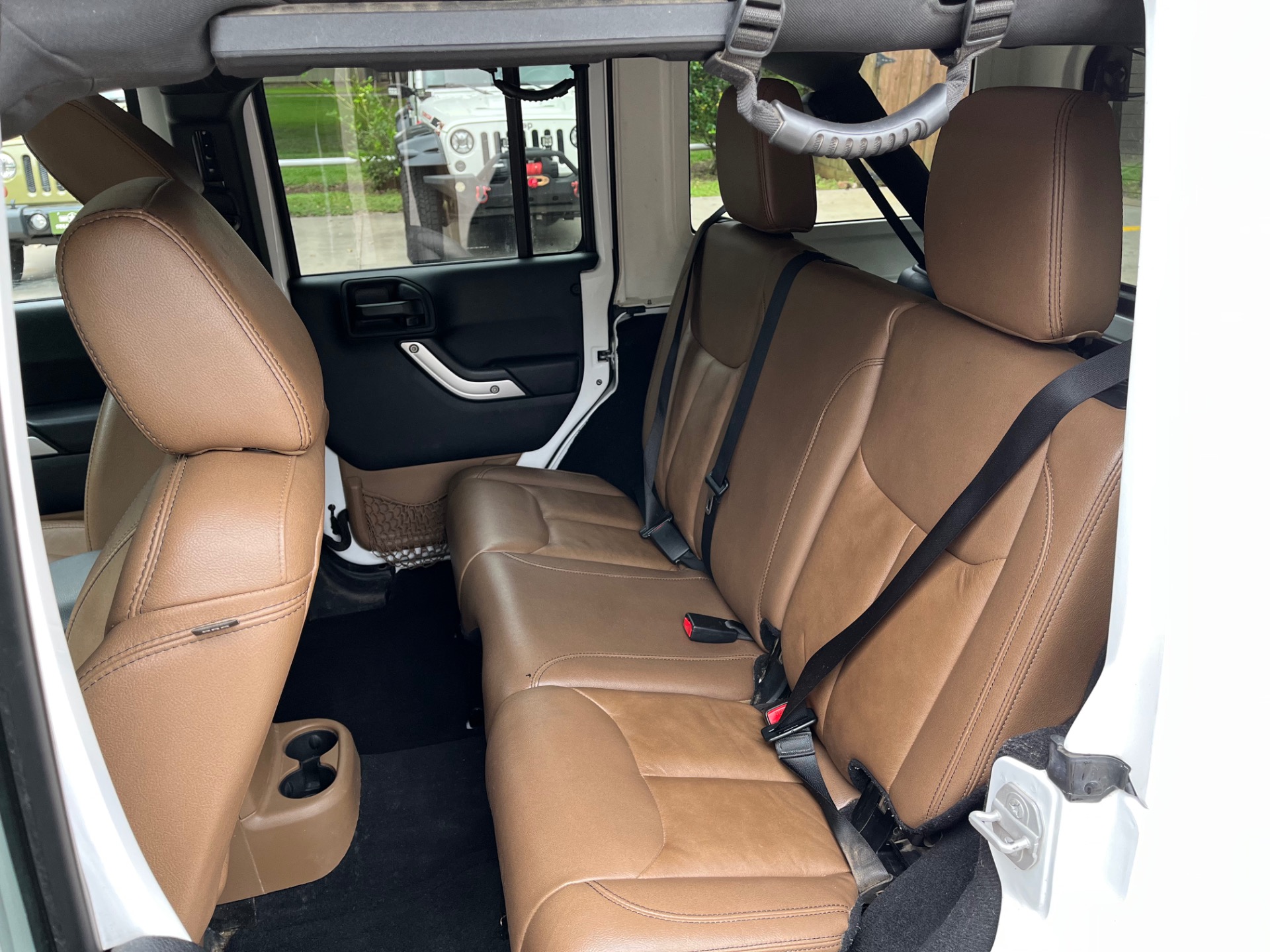 Used-2015-Jeep-Wrangler-Unlimited-Sahara