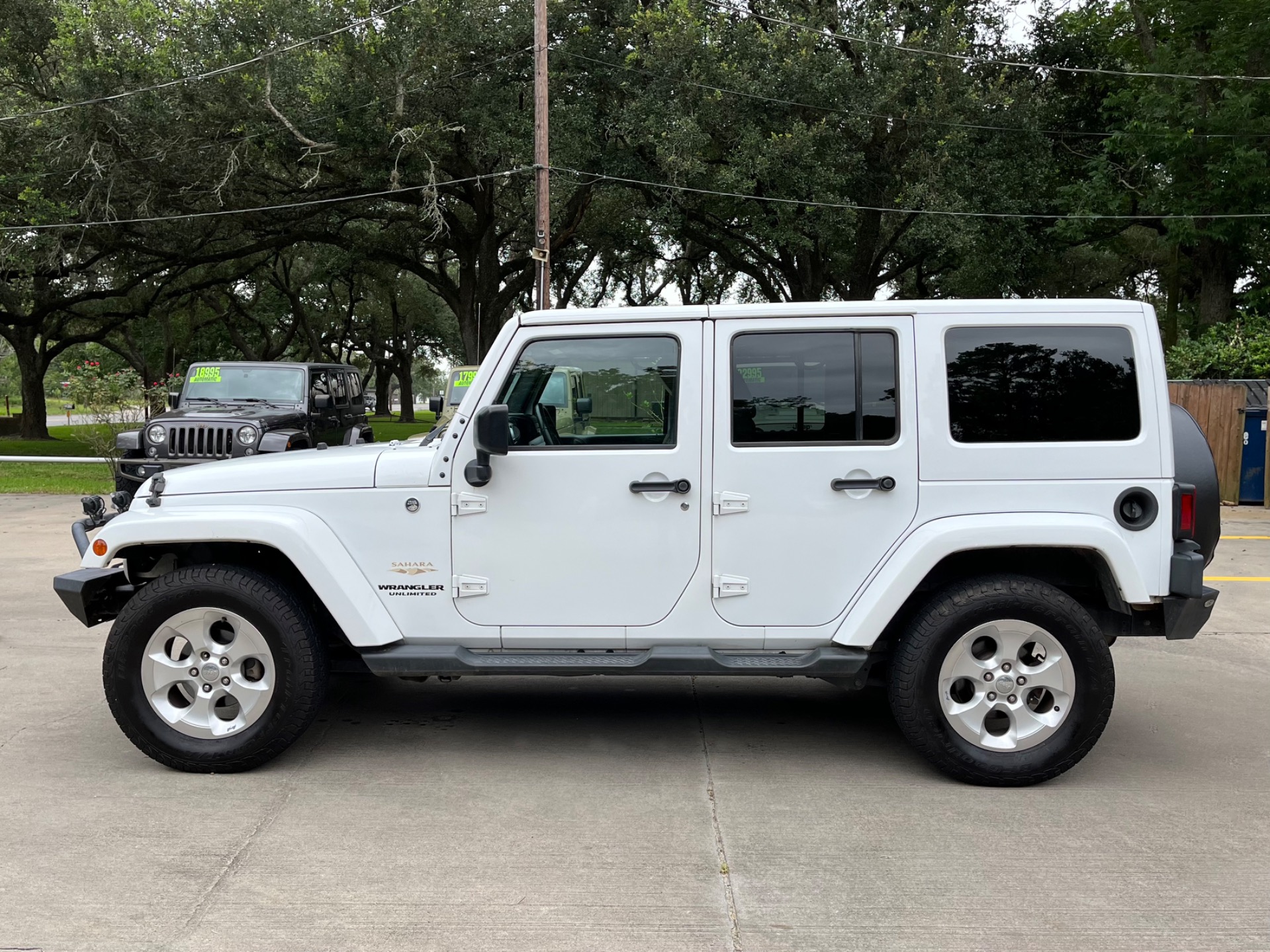 Used-2015-Jeep-Wrangler-Unlimited-Sahara